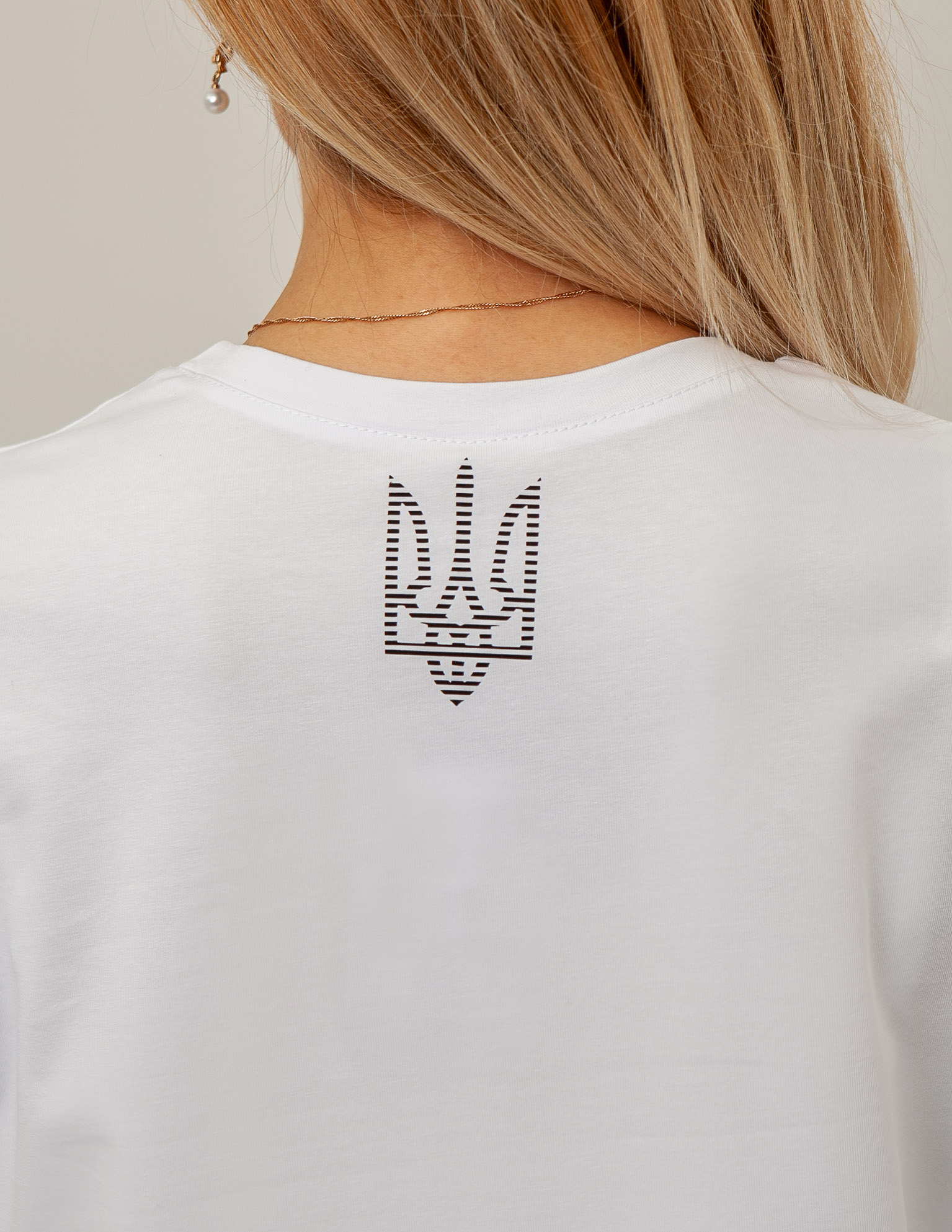 Картинка Біла футболка з принтом