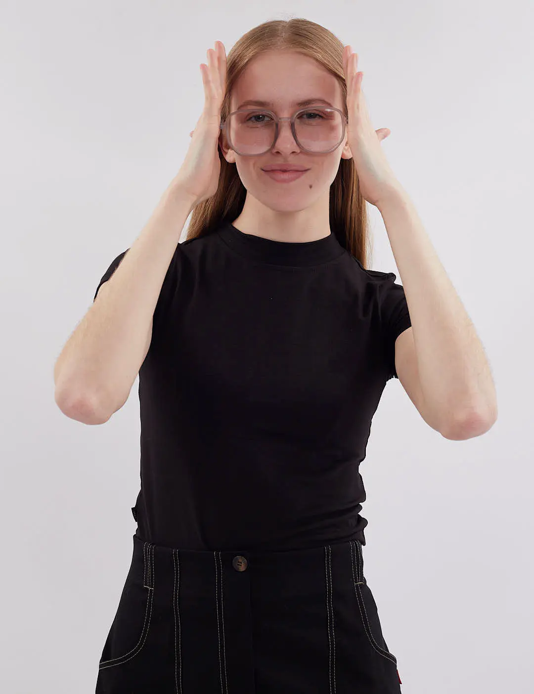 Картинка Футболка чорна укорочена