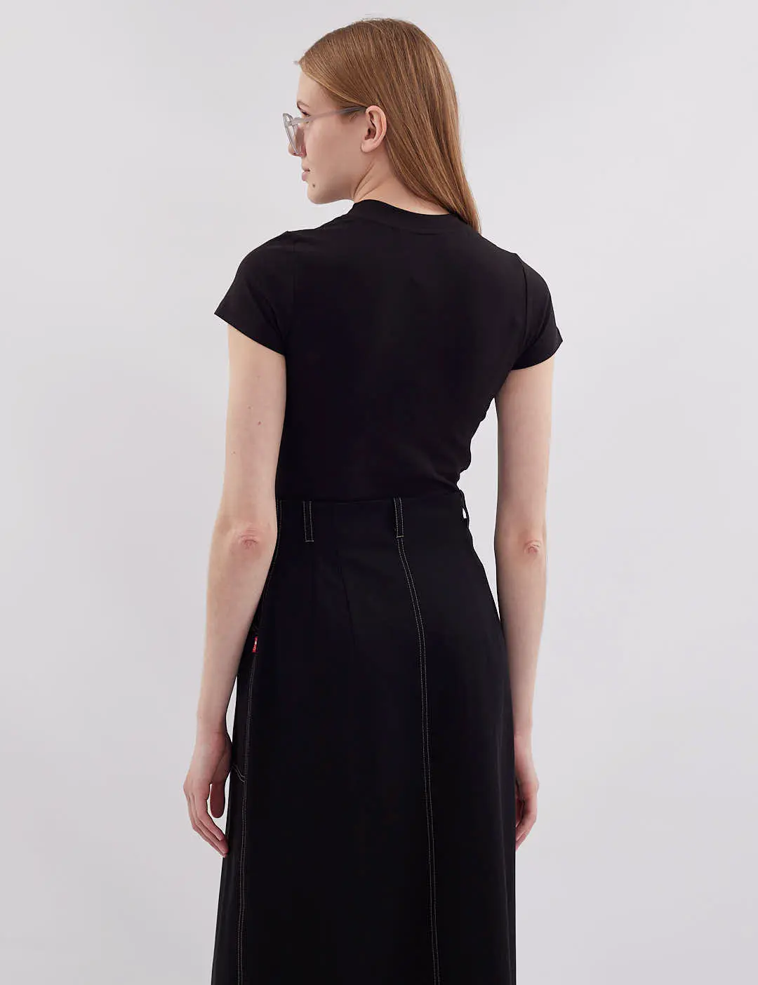 Картинка Футболка чорна укорочена