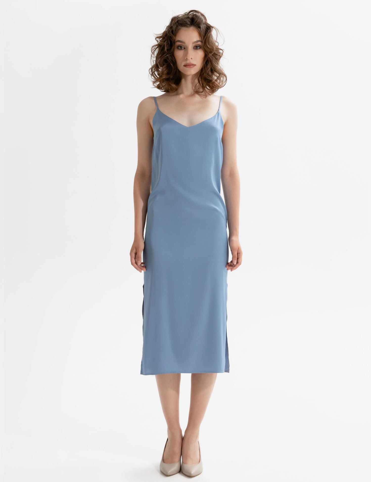 Картинка Блакитна шовкова сукня