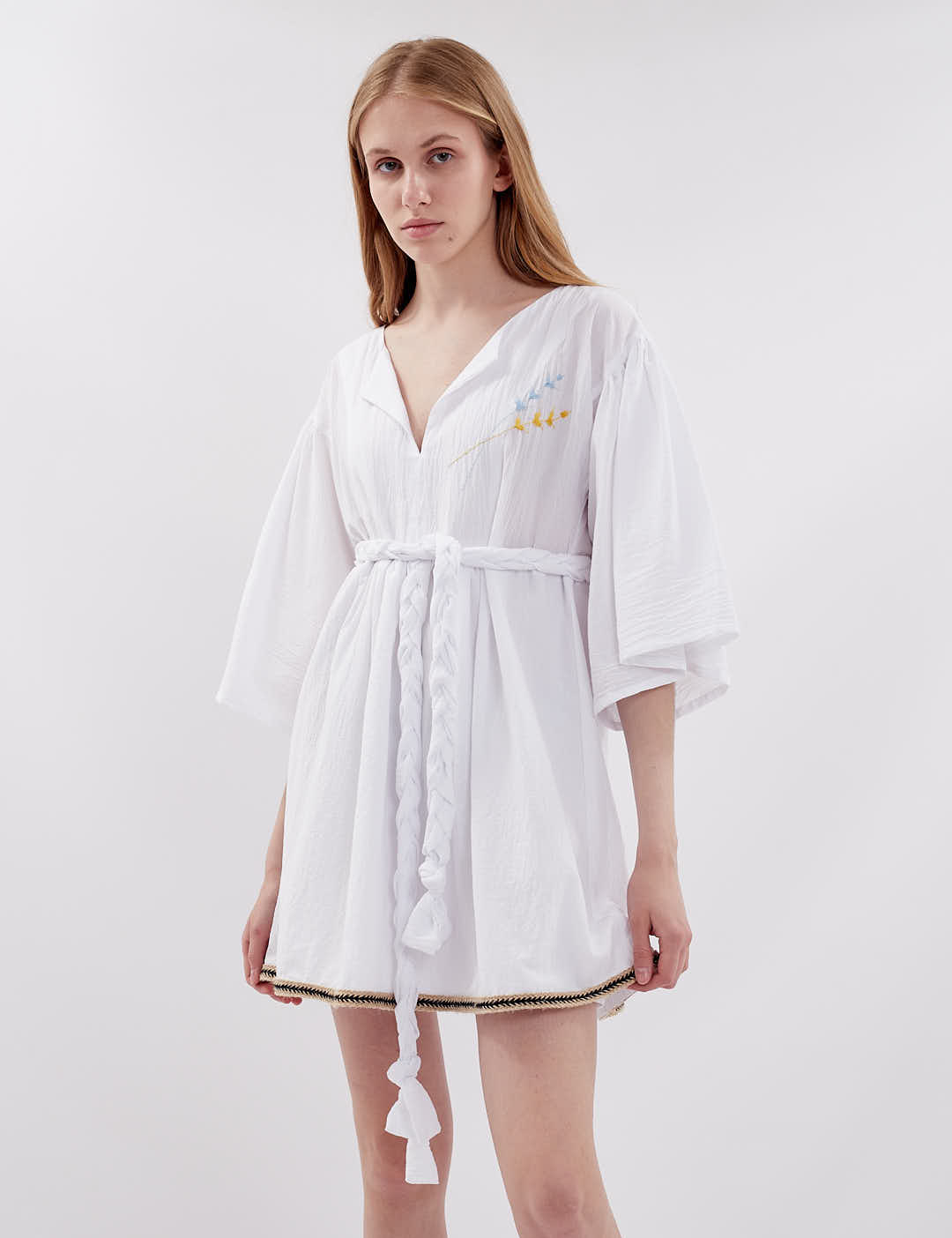 Картинка Сукня міні біла з вишивкою