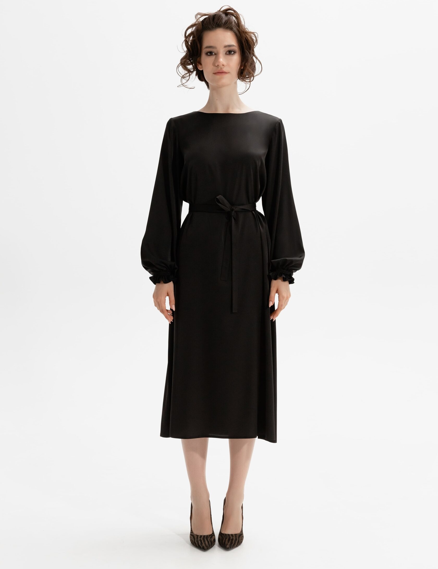 Картинка Чорна шовкова сукня з поясом