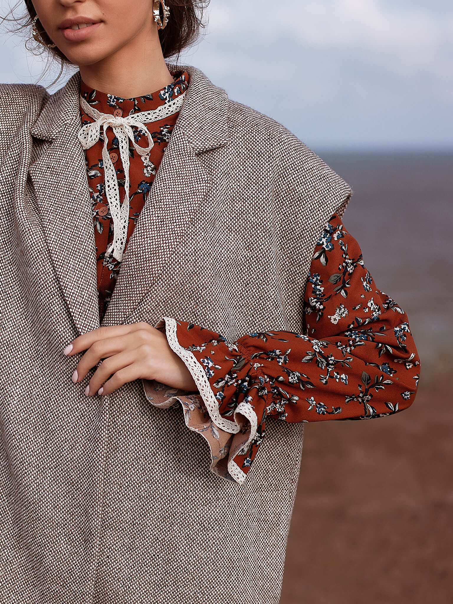 Картинка Бежевий твідовий жилет