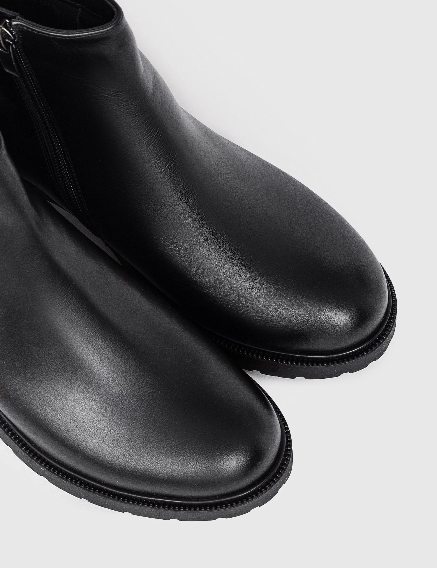 Картинка Чорні шкіряні черевики