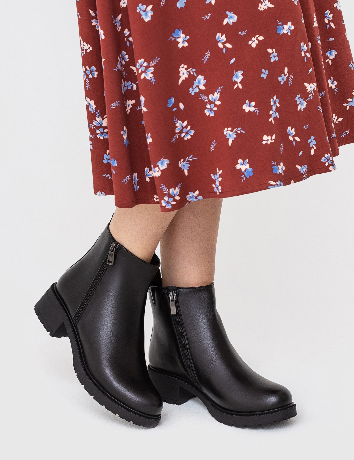 Картинка Чорні шкіряні черевики