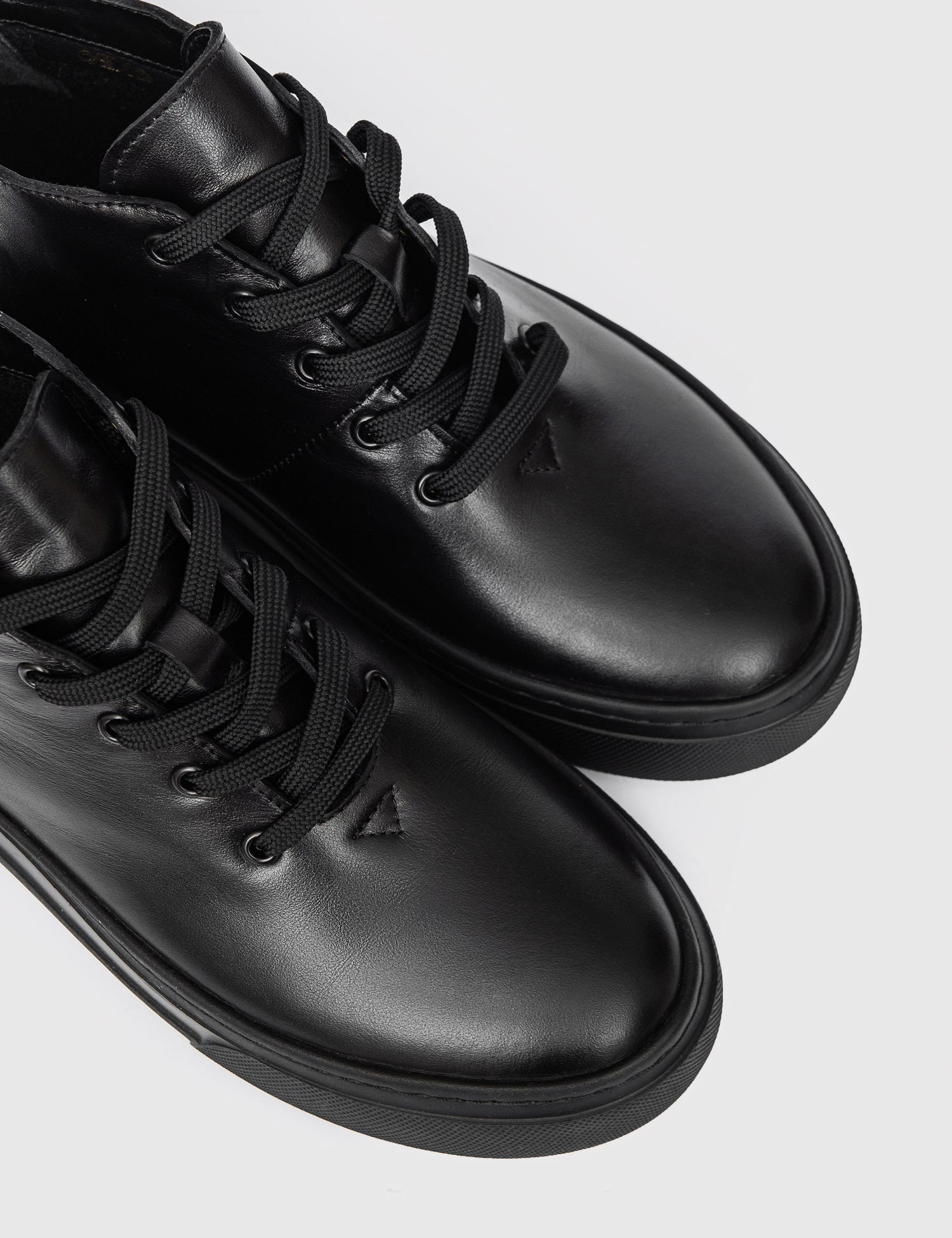 Картинка Чорні шкіряні черевики