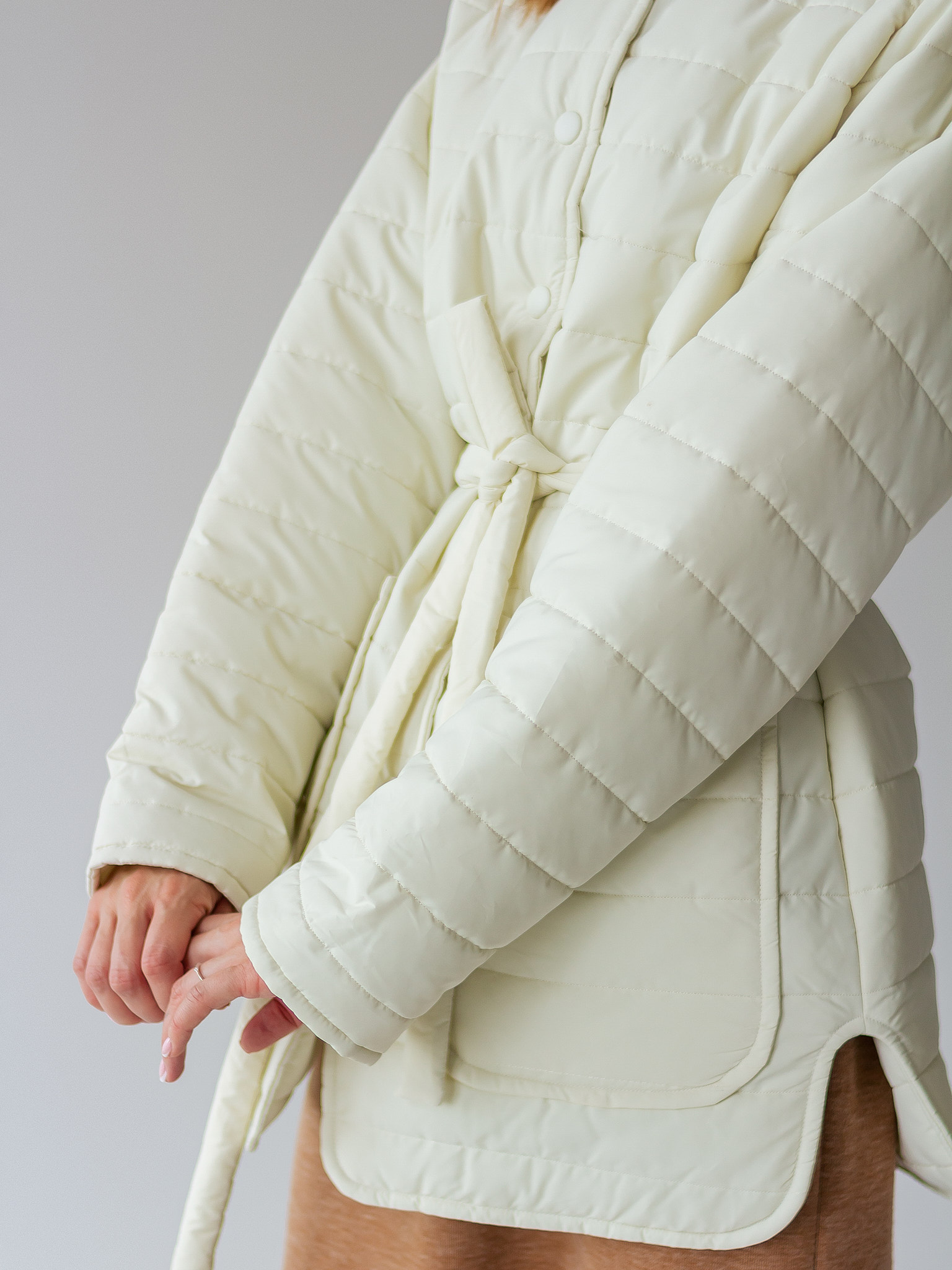 Картинка Біла стьобана куртка