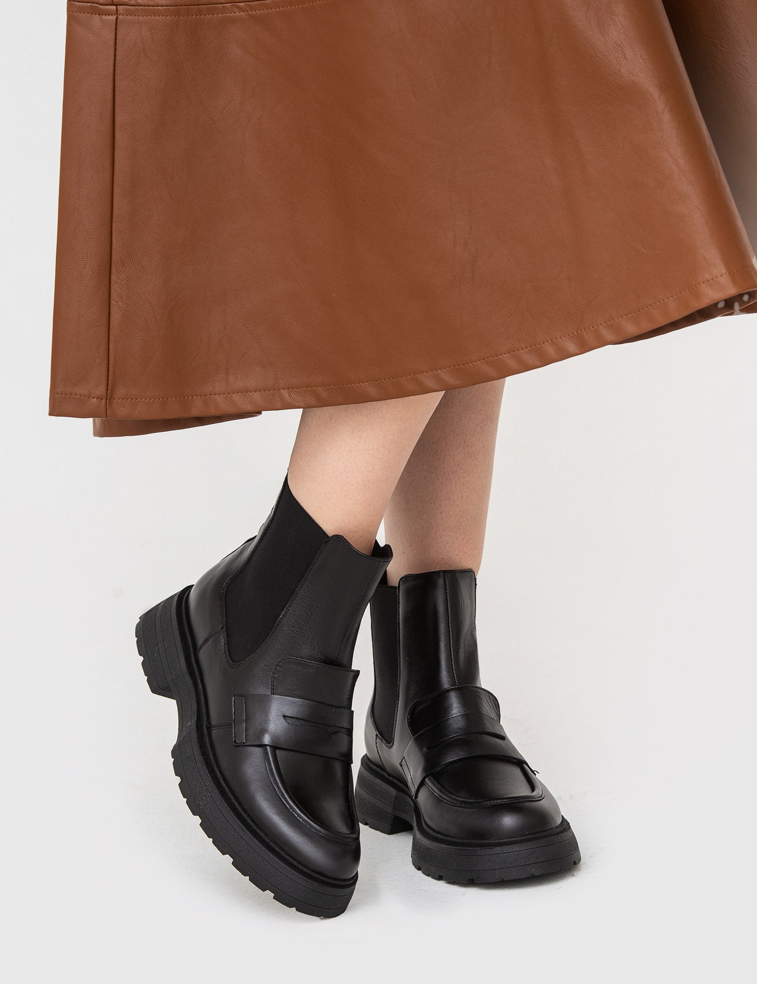 Картинка Чорні шкіряні черевики