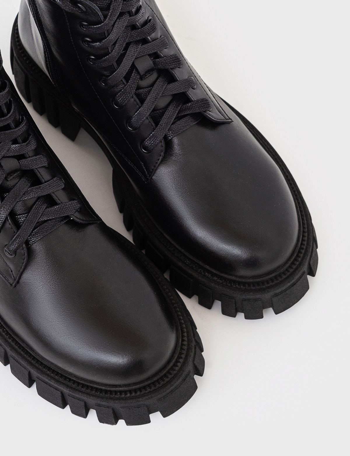 Картинка Чорні шкіряні черевики