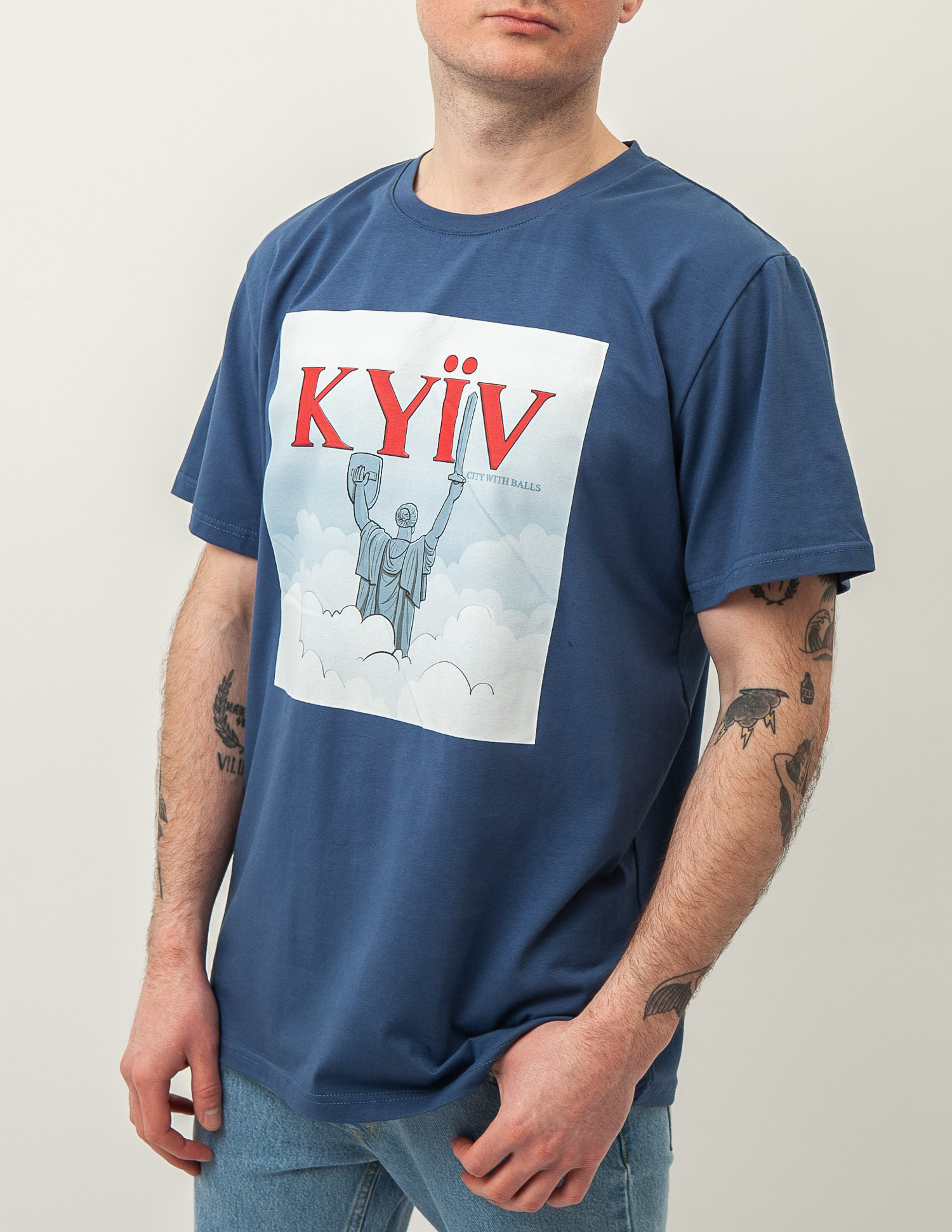 Картинка Футболка синя з принтом