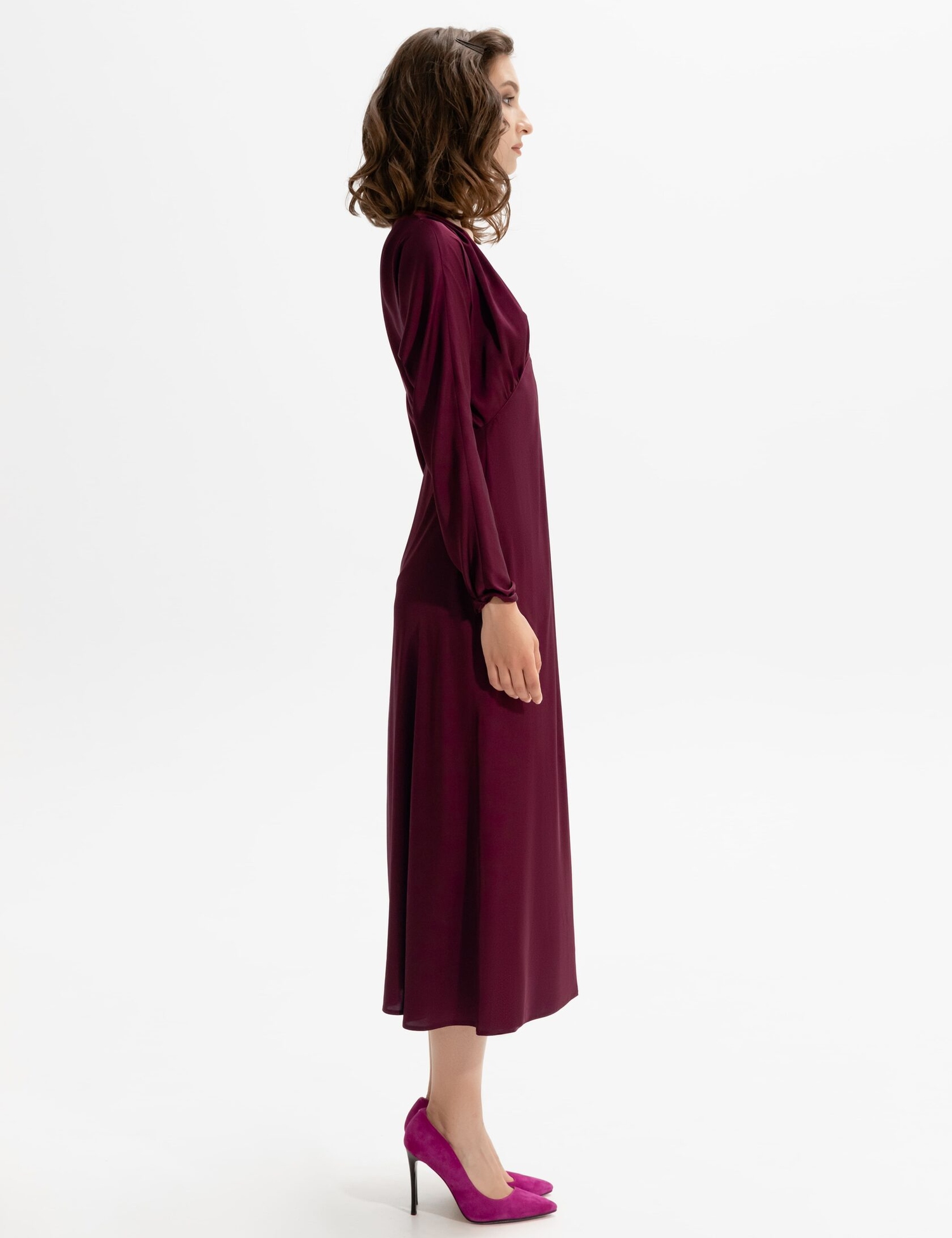 Картинка Бордова шовкова сукня з довгими рукавами
