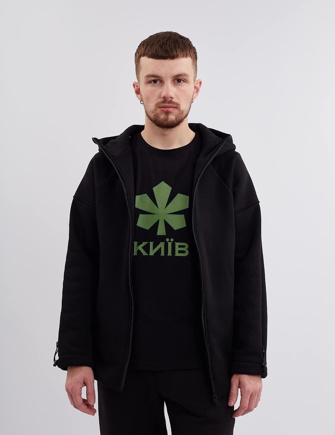 Картинка Чорний худі з блискавкою чорне