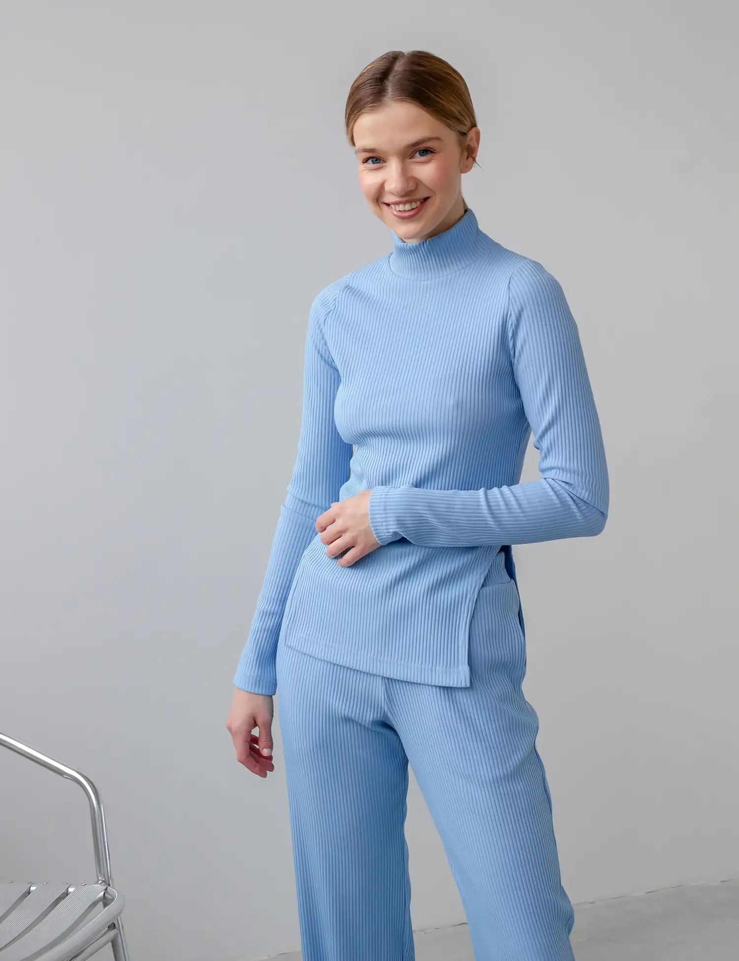 Картинка Штани блакитні прямі в рубчик