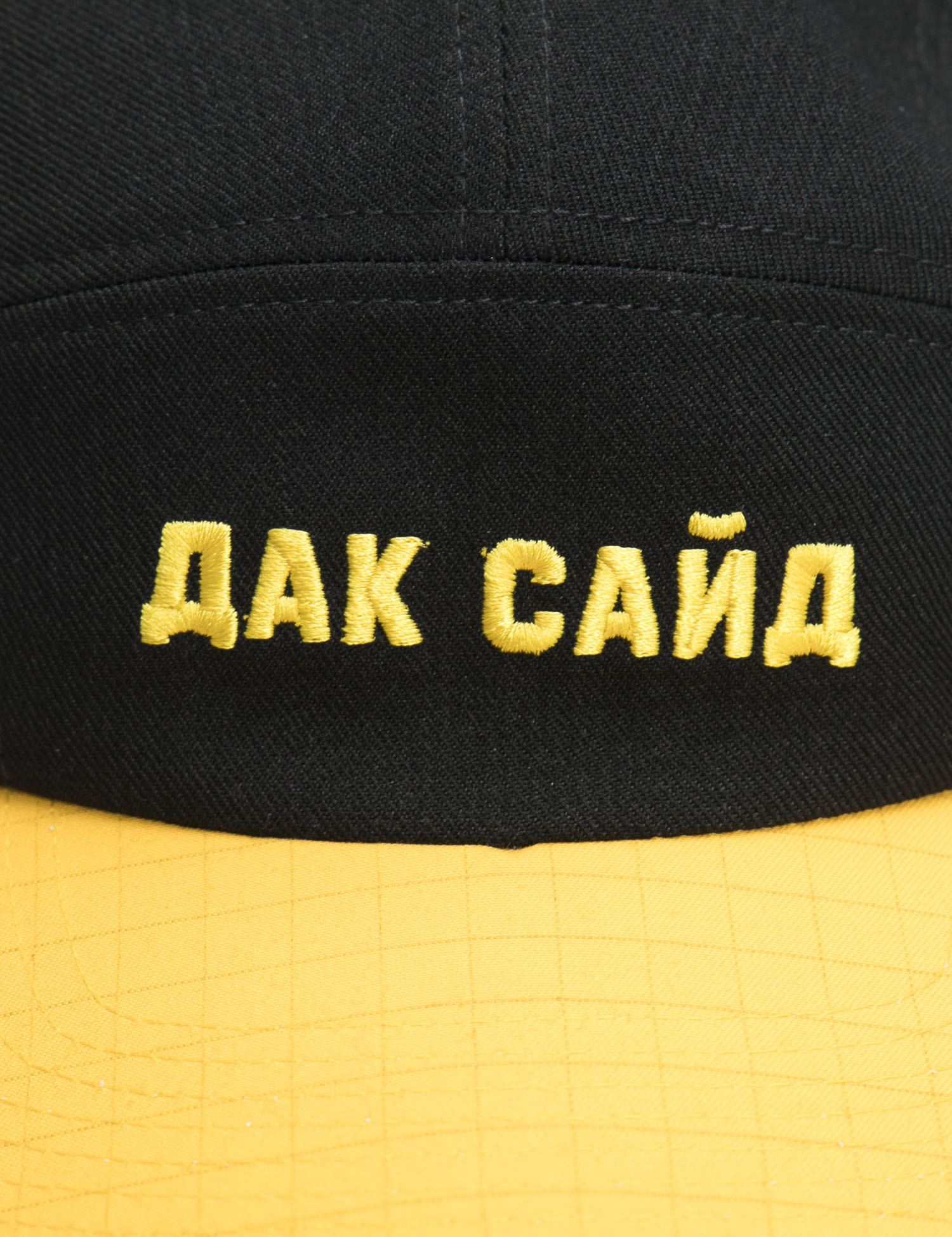 Картинка Чорна кепка з логотипом