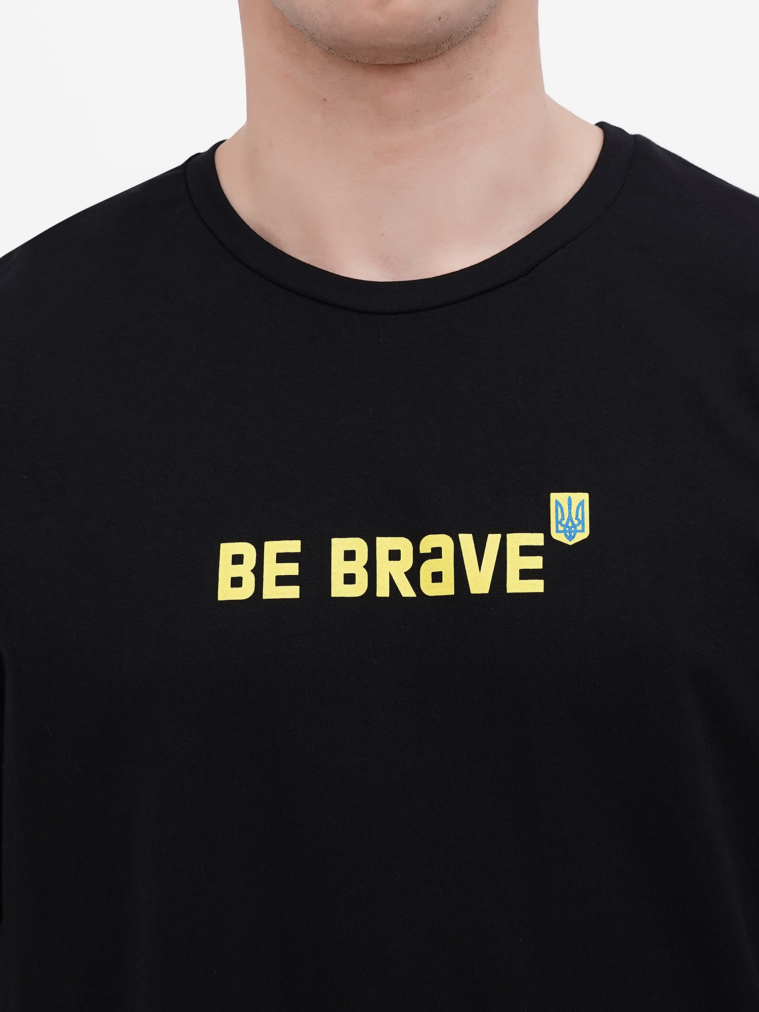 Картинка Футболка "Be brave" чорна