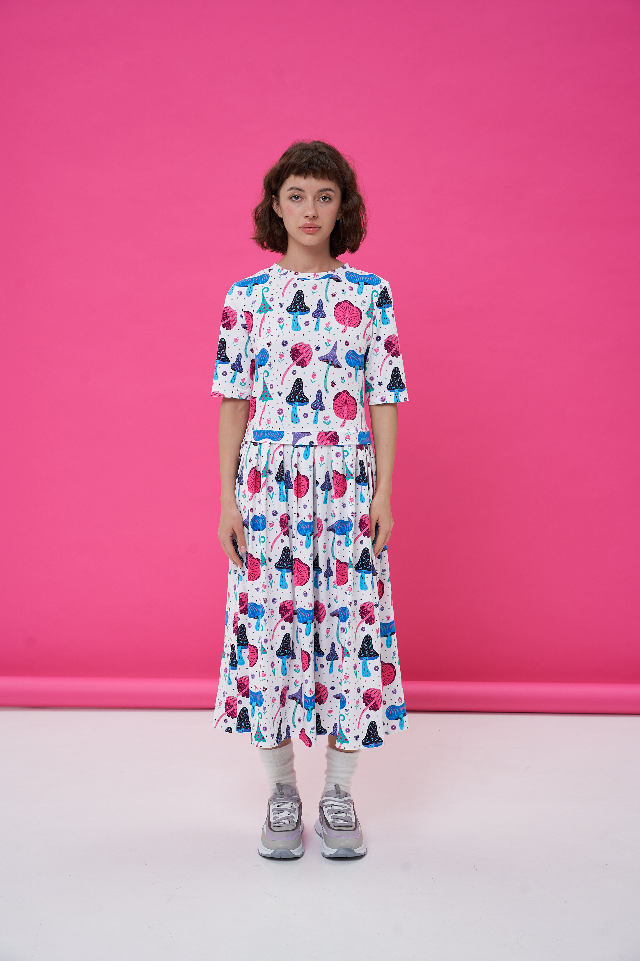 Картинка Біла сукня з візерунком