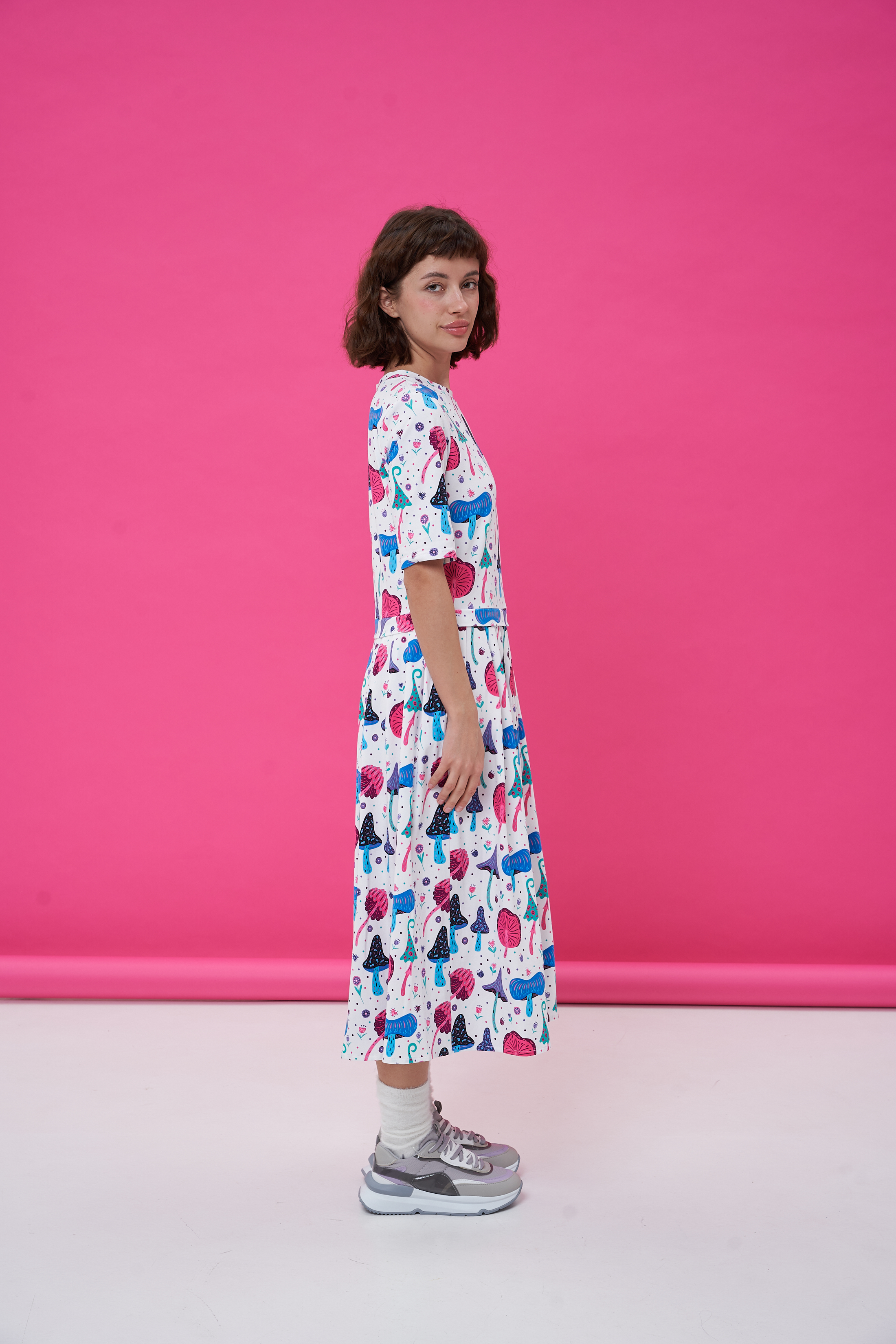 Картинка Біла сукня з візерунком