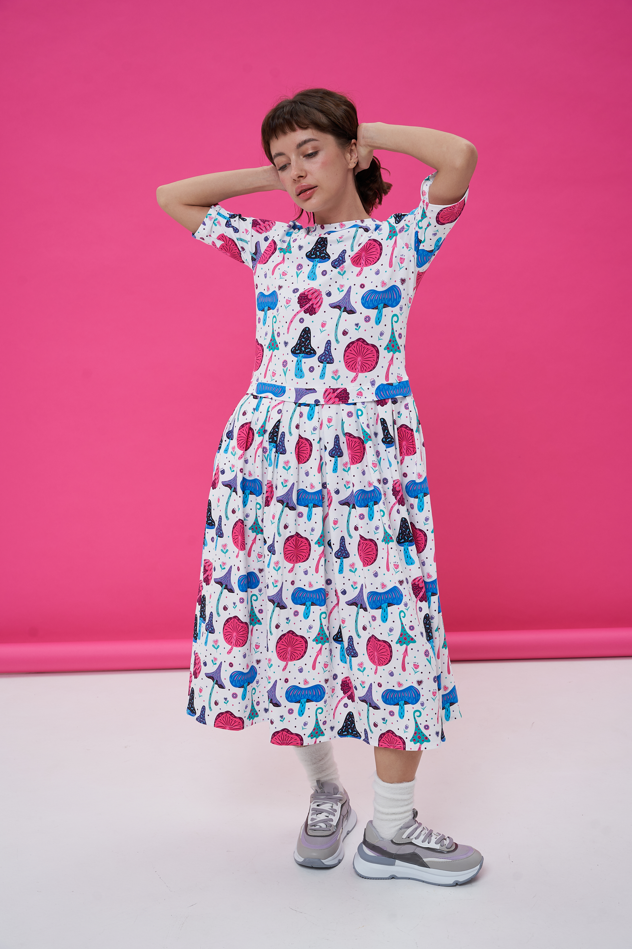 Картинка Біла сукня з візерунком