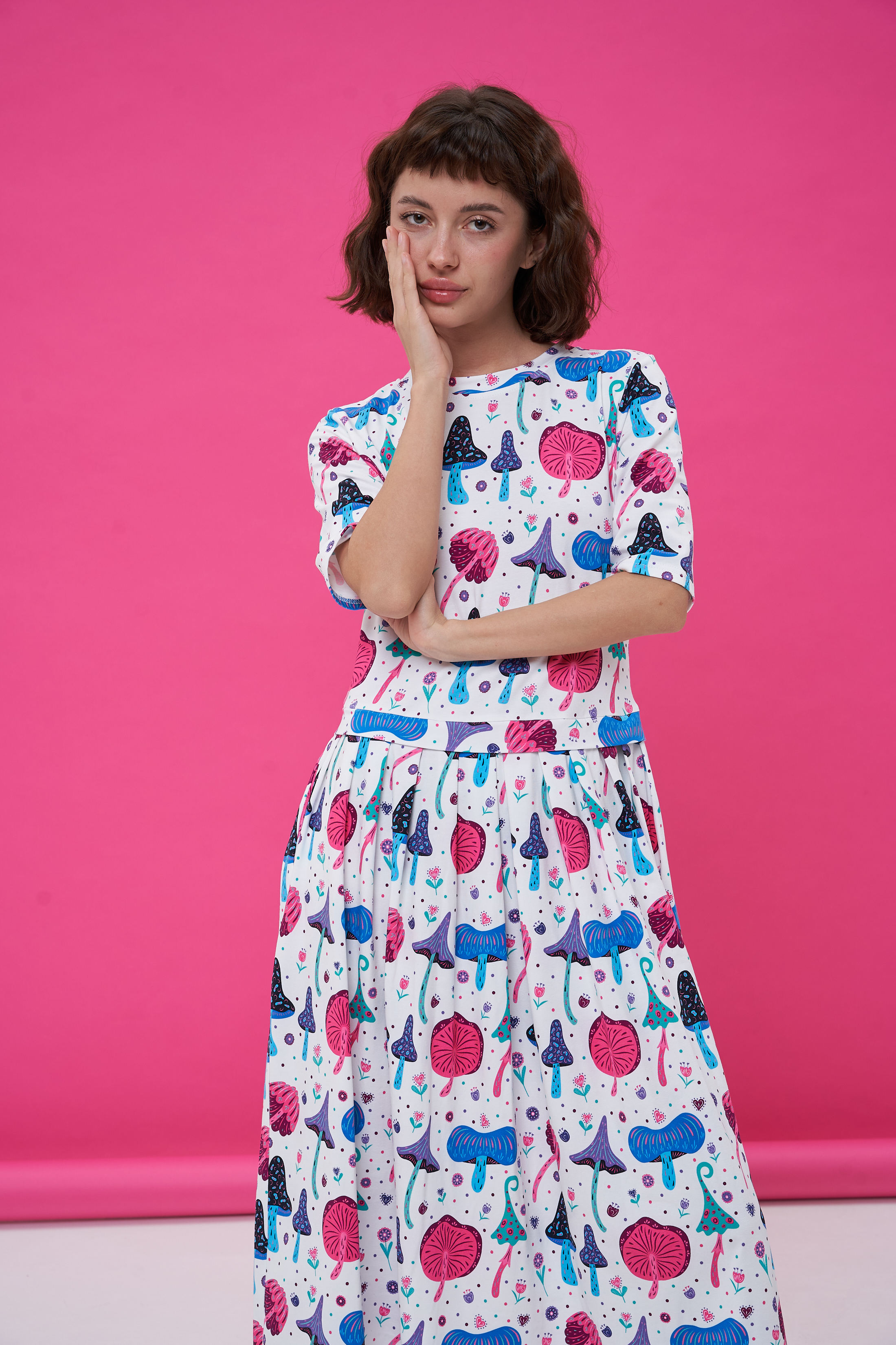 Картинка Біла сукня з візерунком