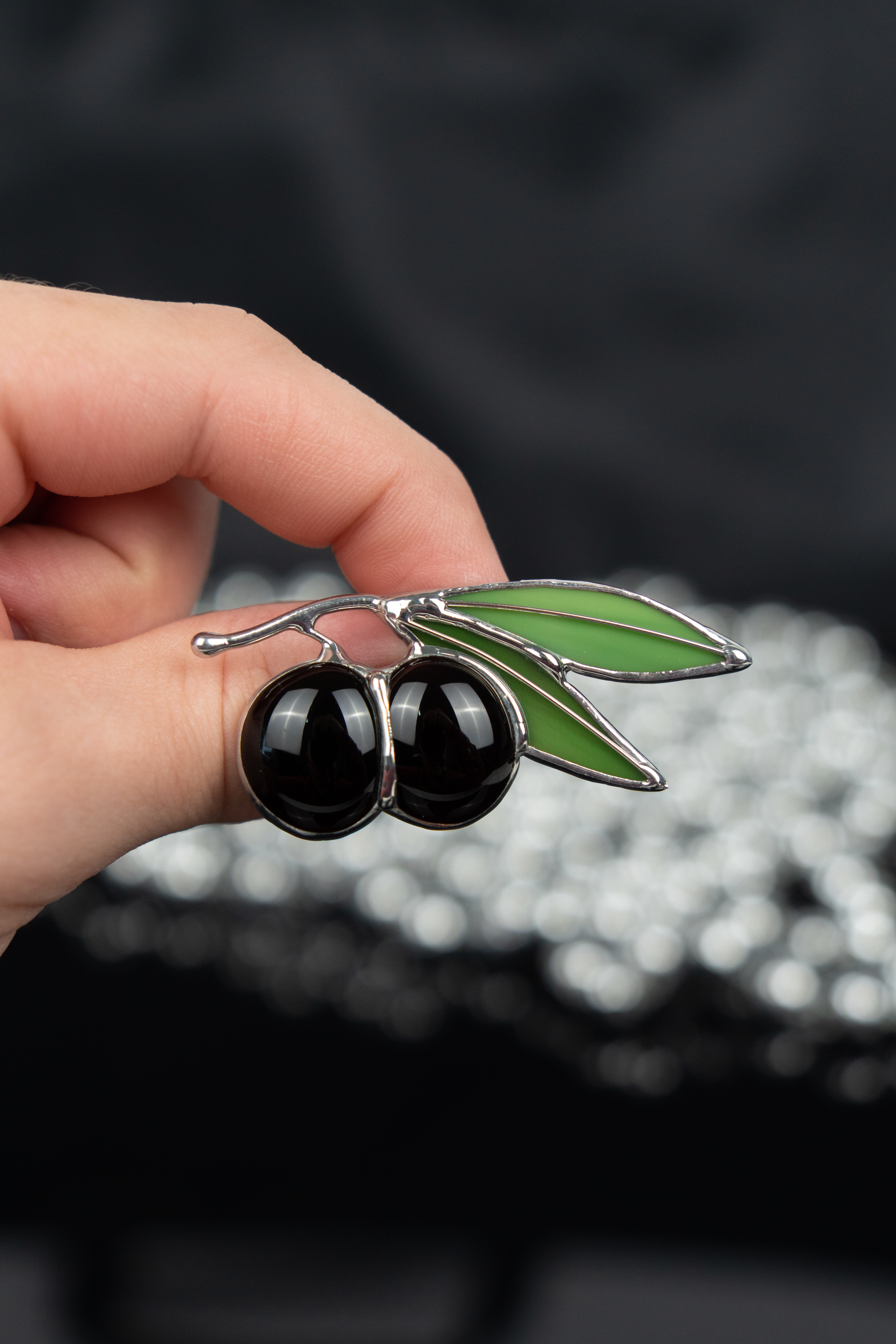 Картинка Брошка чорна