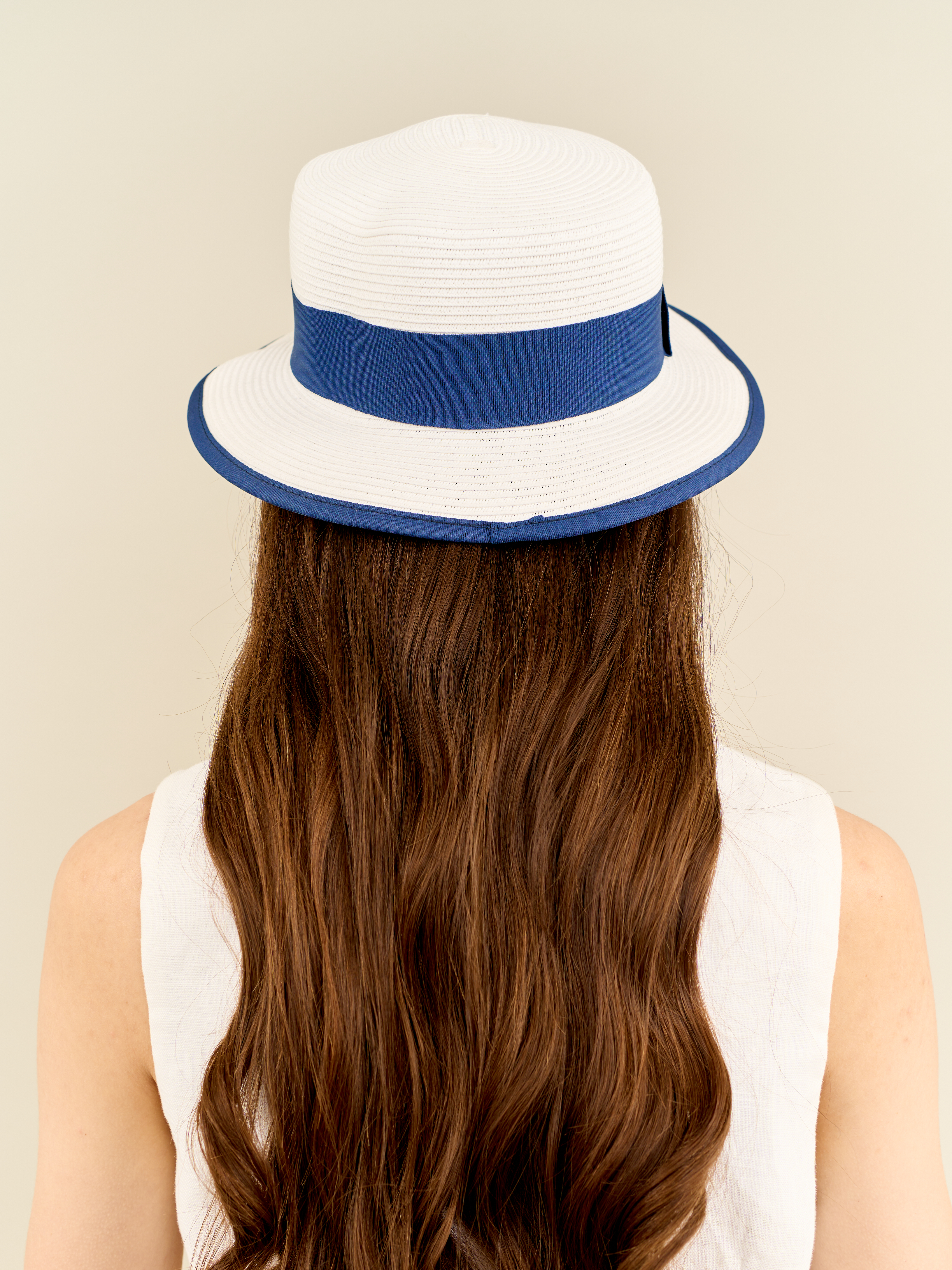 Картинка Біло-синій капелюх