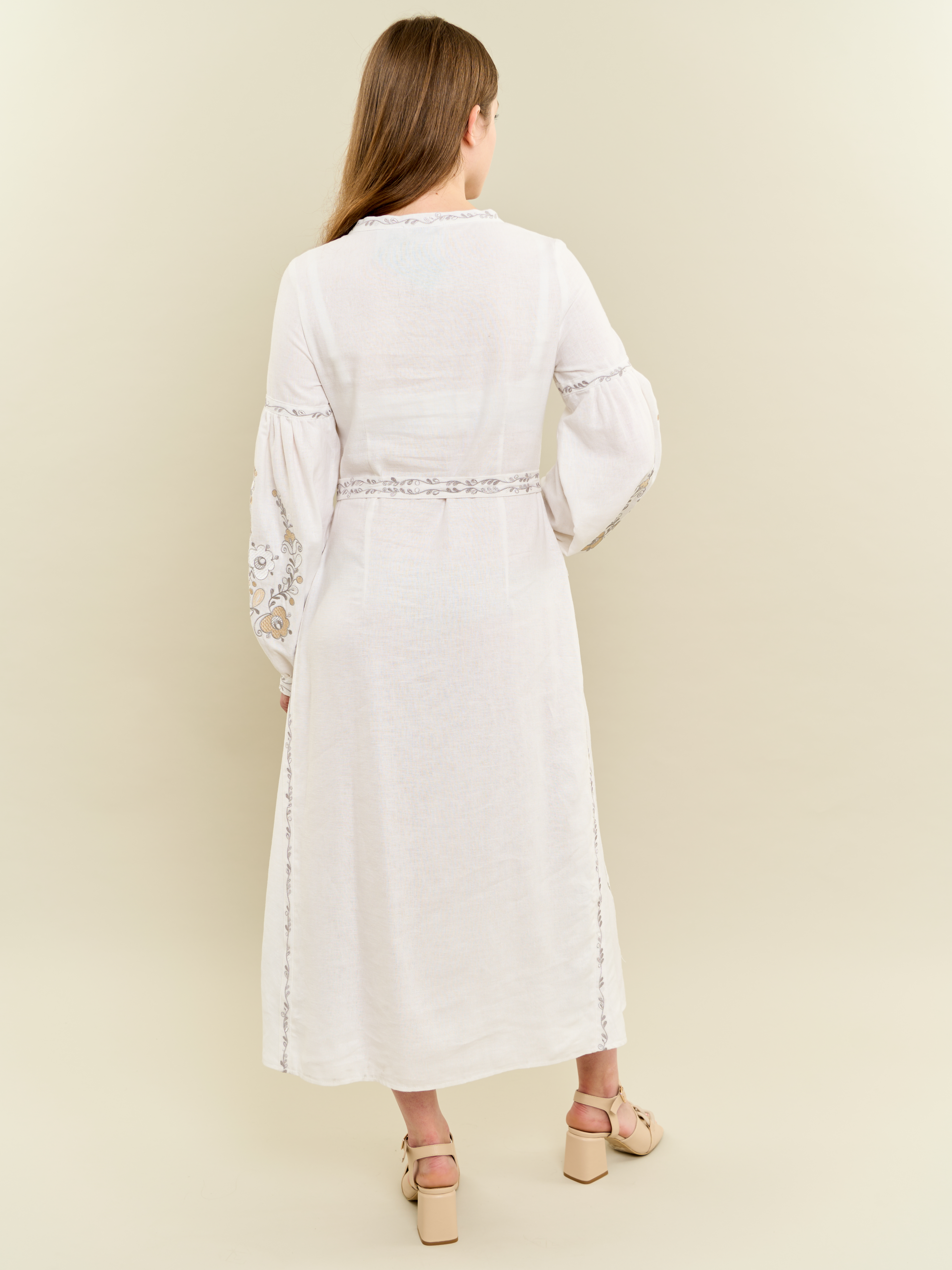 Картинка Біло-бежева сукня-вишиванка