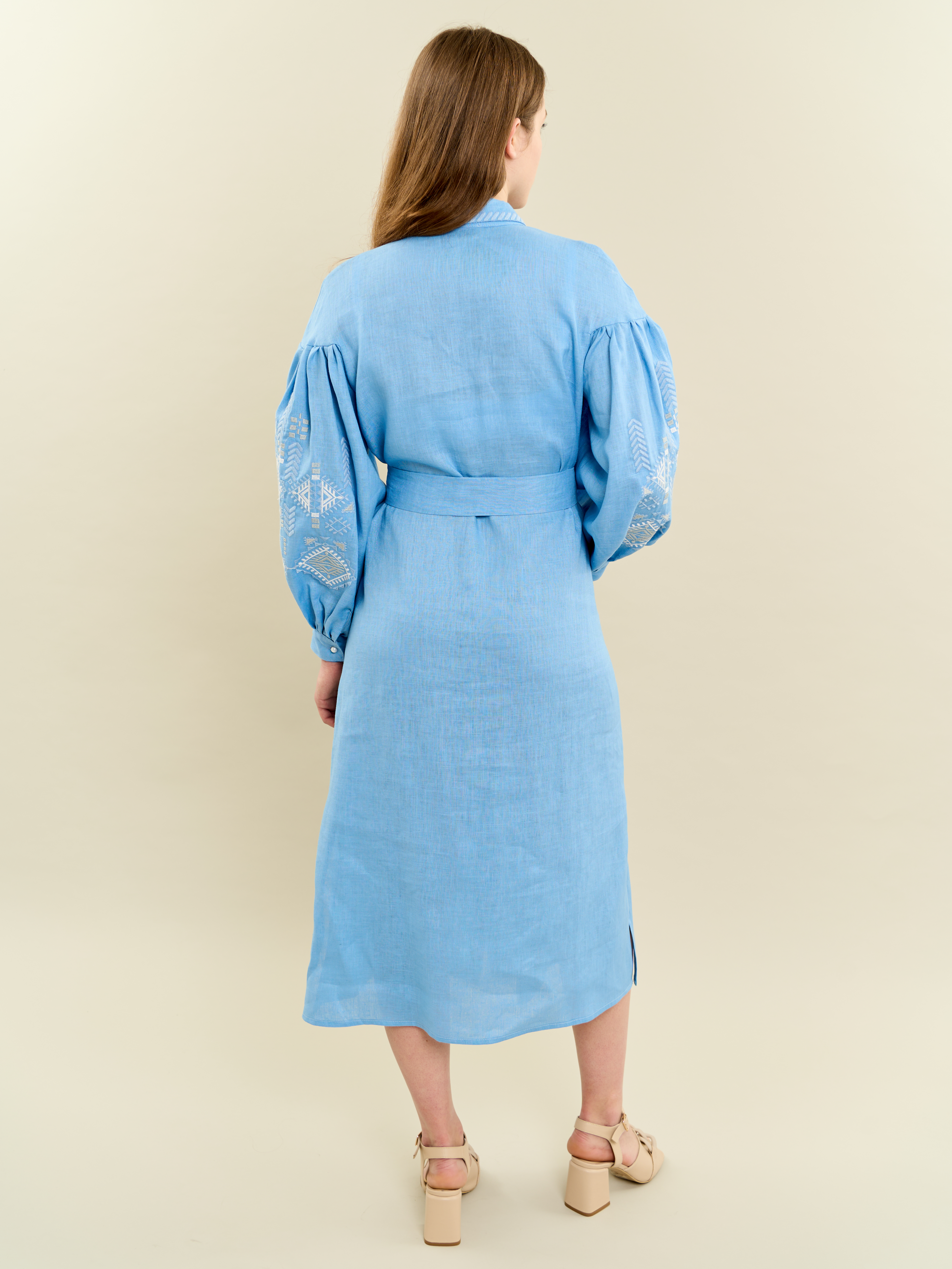 Картинка Блакитна сукня-вишиванка