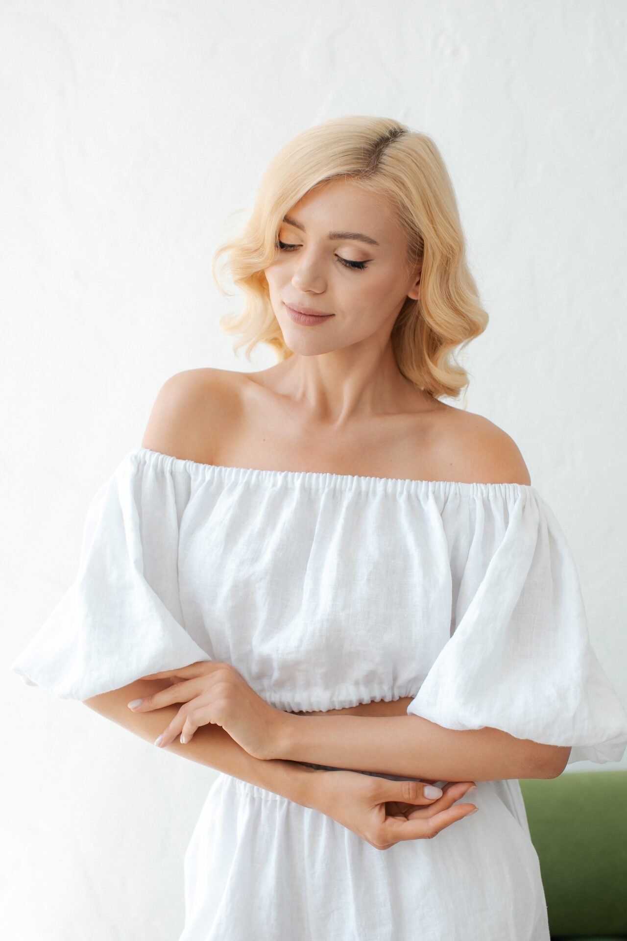 Картинка Білий лляний костюм