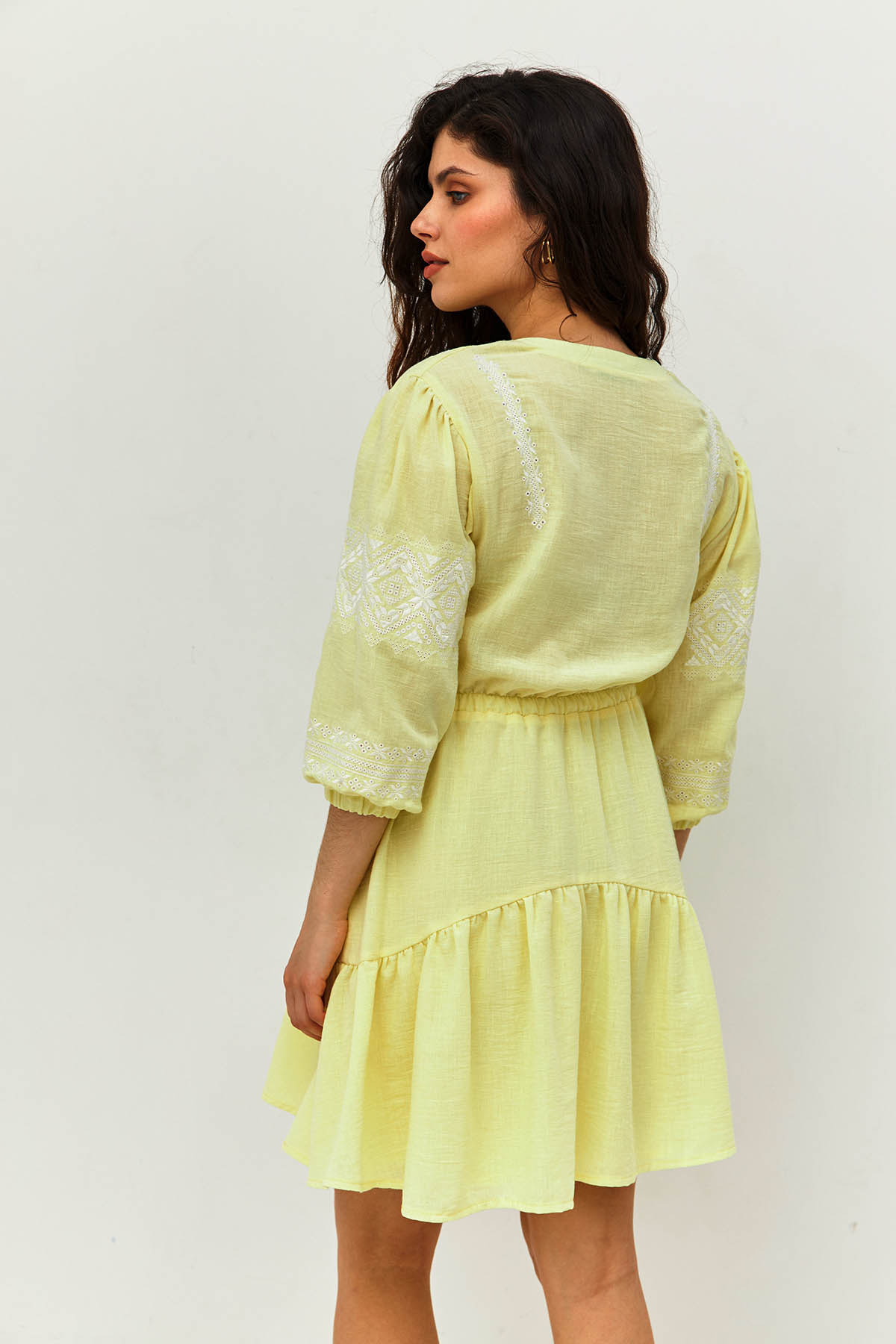 Картинка Літня сукня з вишивкою на рукавах