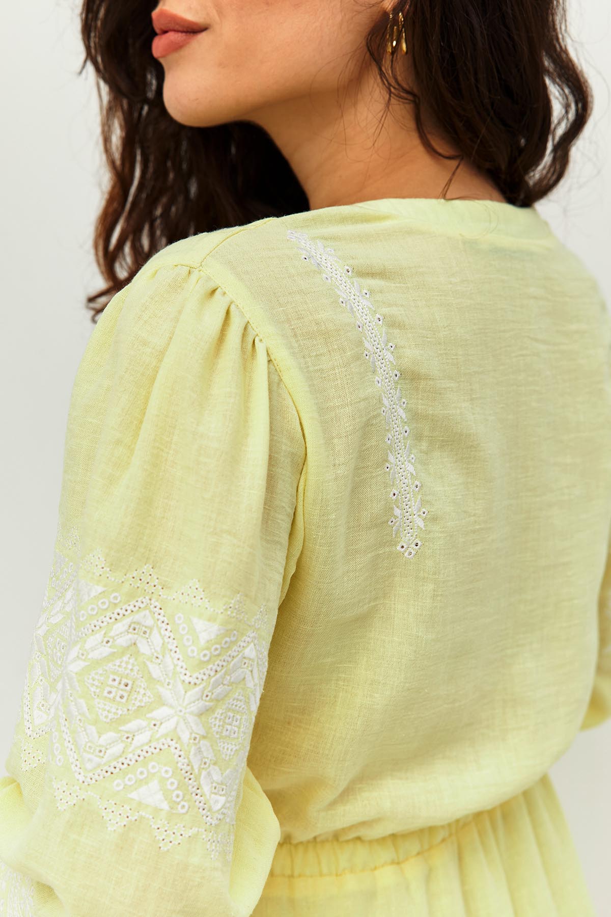 Картинка Літня сукня з вишивкою на рукавах