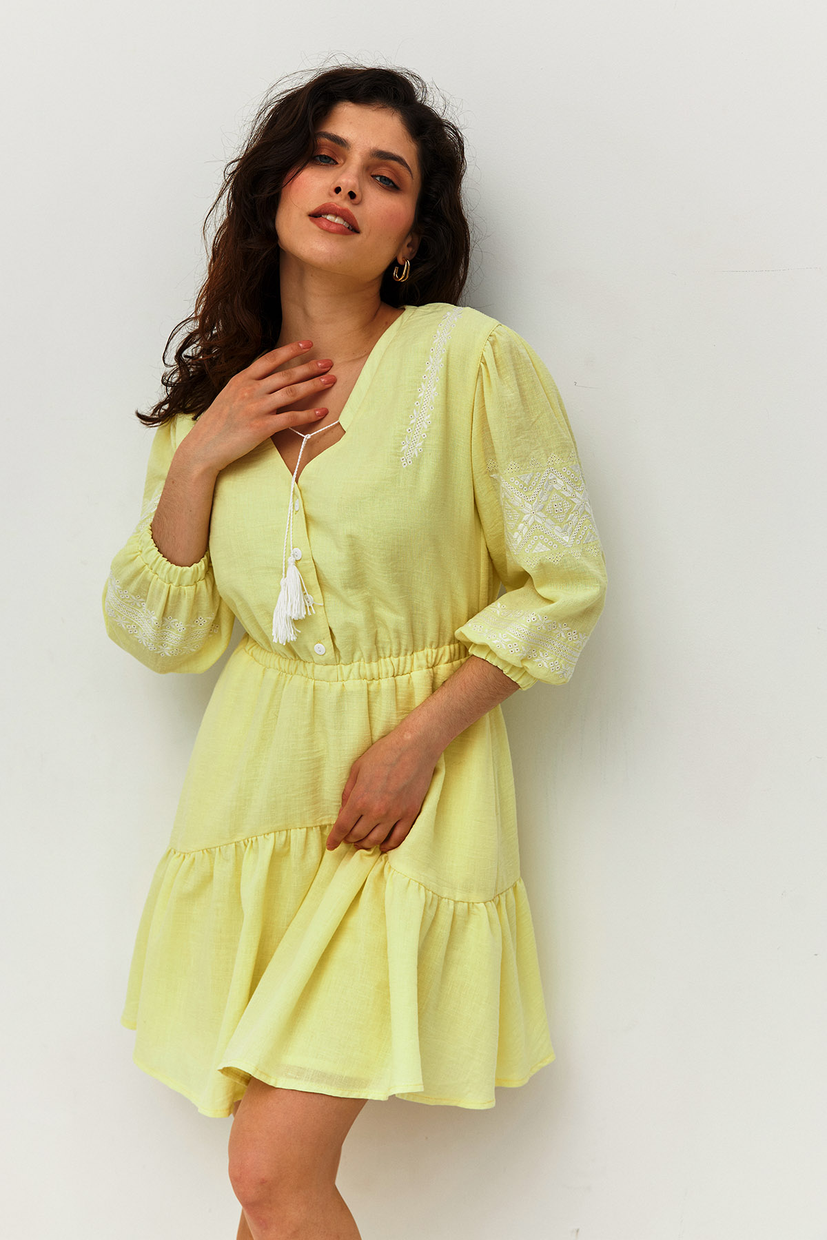 Картинка Літня сукня з вишивкою на рукавах