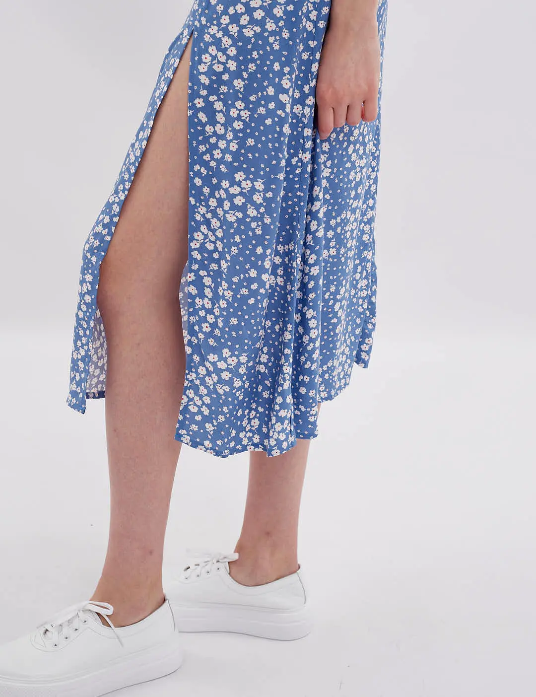 Картинка Сукня міді блакитна з принтом