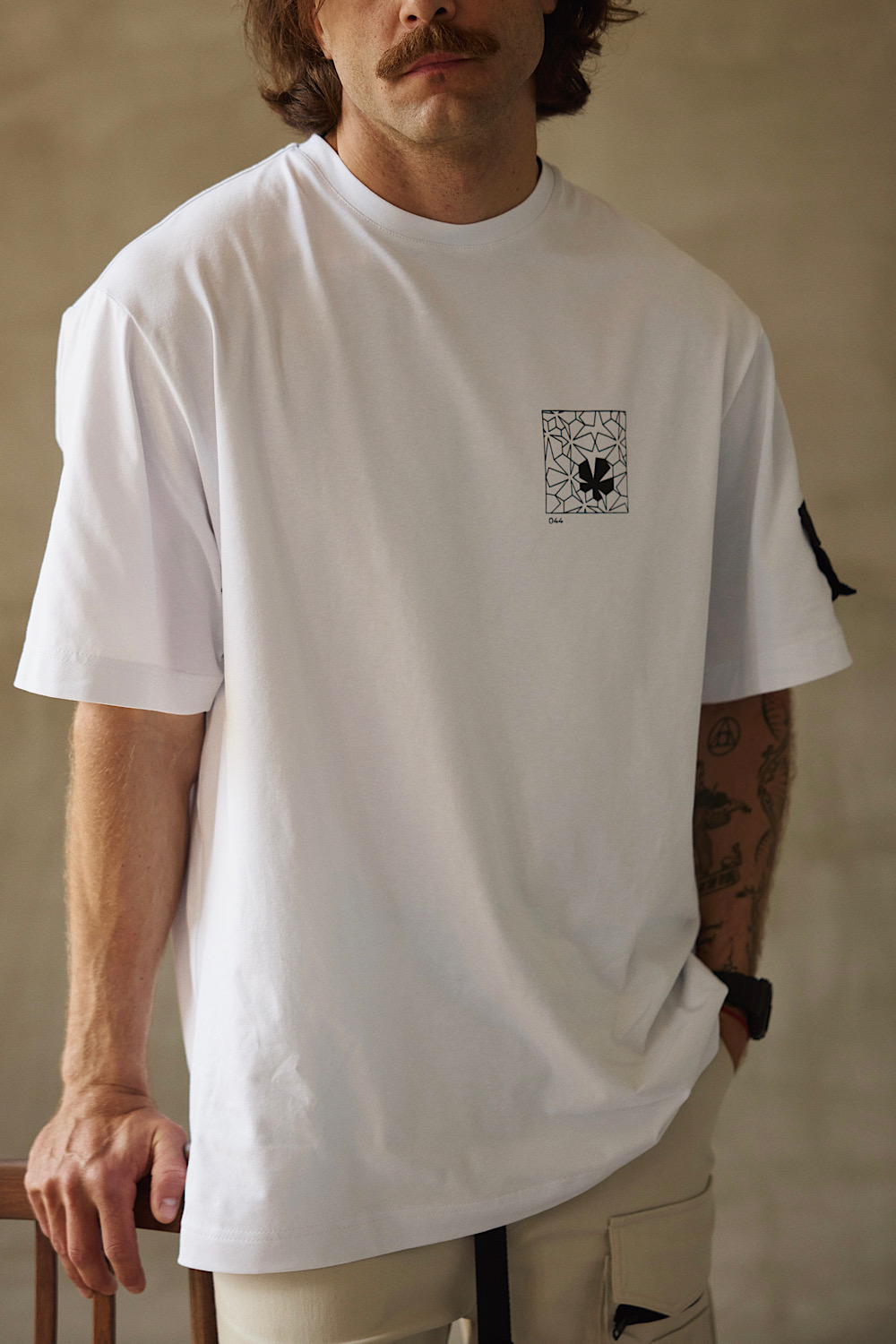 Картинка Біла футболка "Каштани"