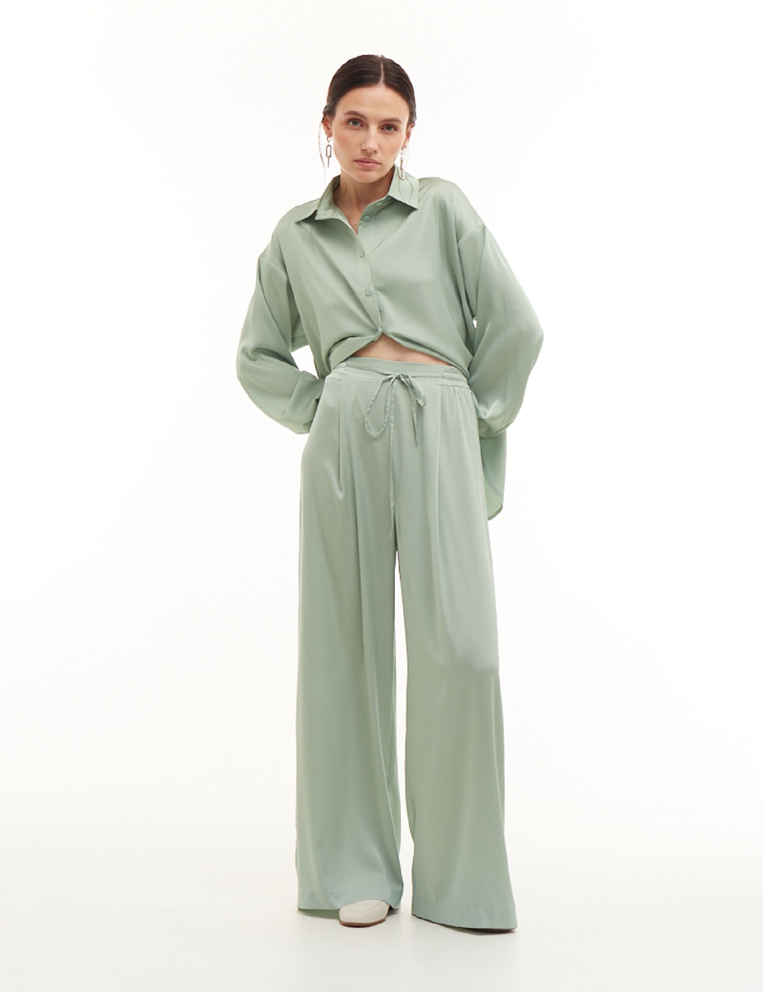 Картинка Світло-зелені шовкові штани