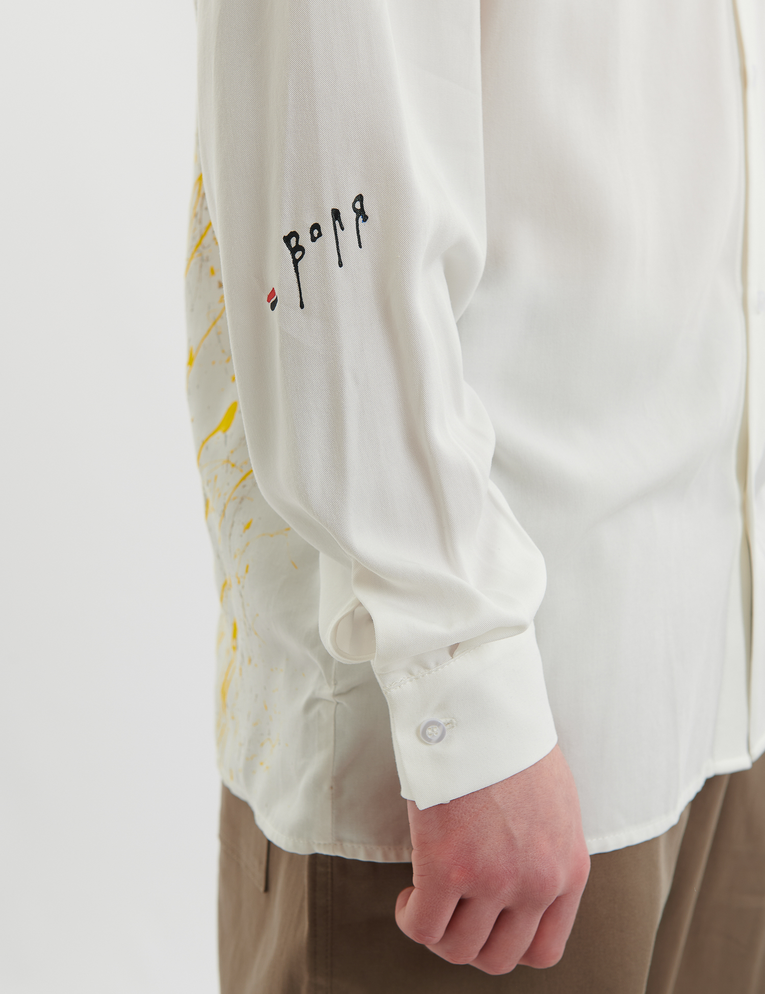 Картинка Сорочка біла з принтом на спині