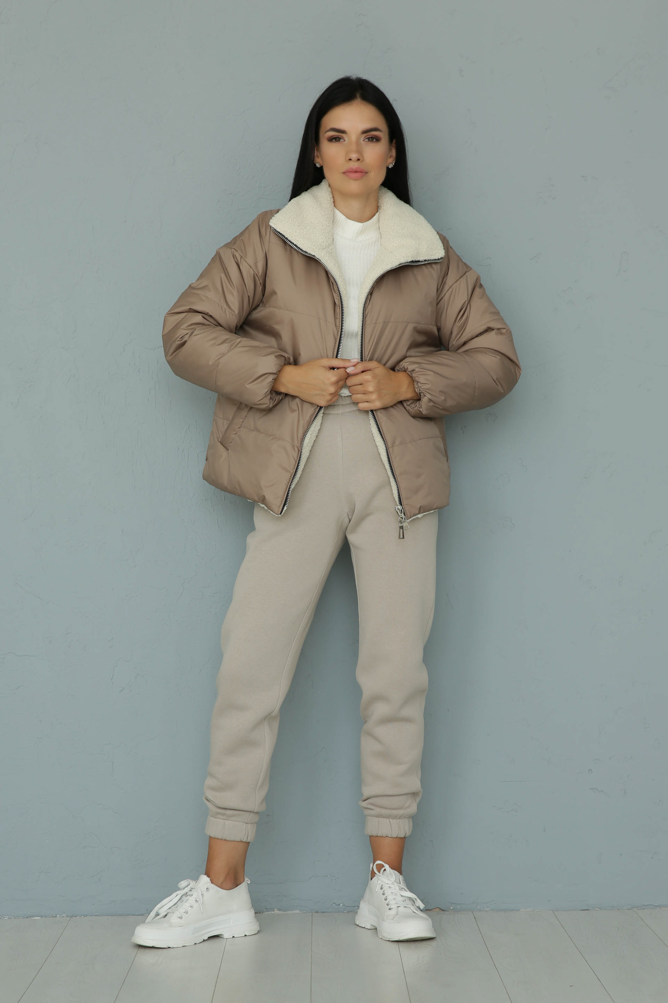 Картинка Бежева куртка