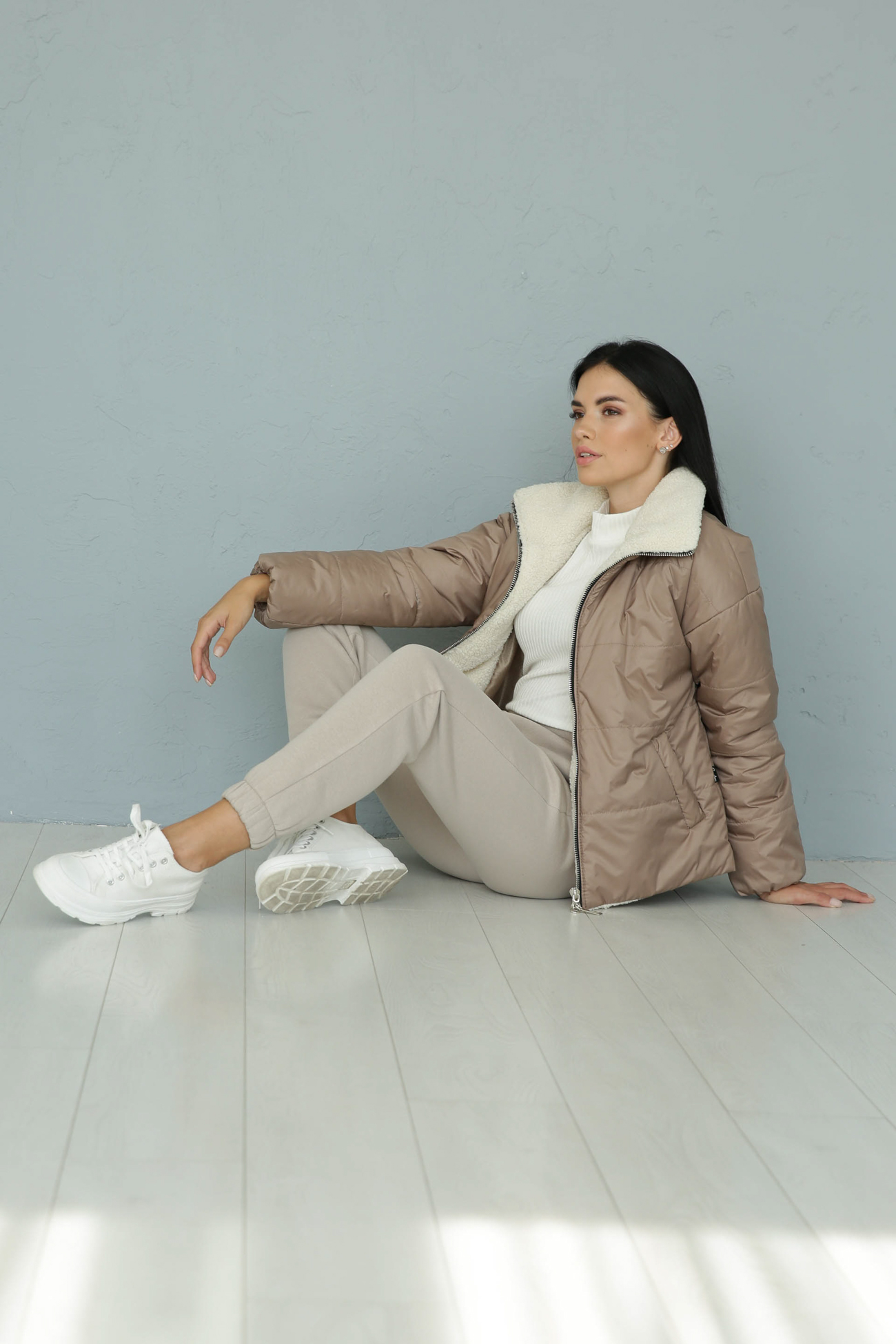 Картинка Бежева куртка