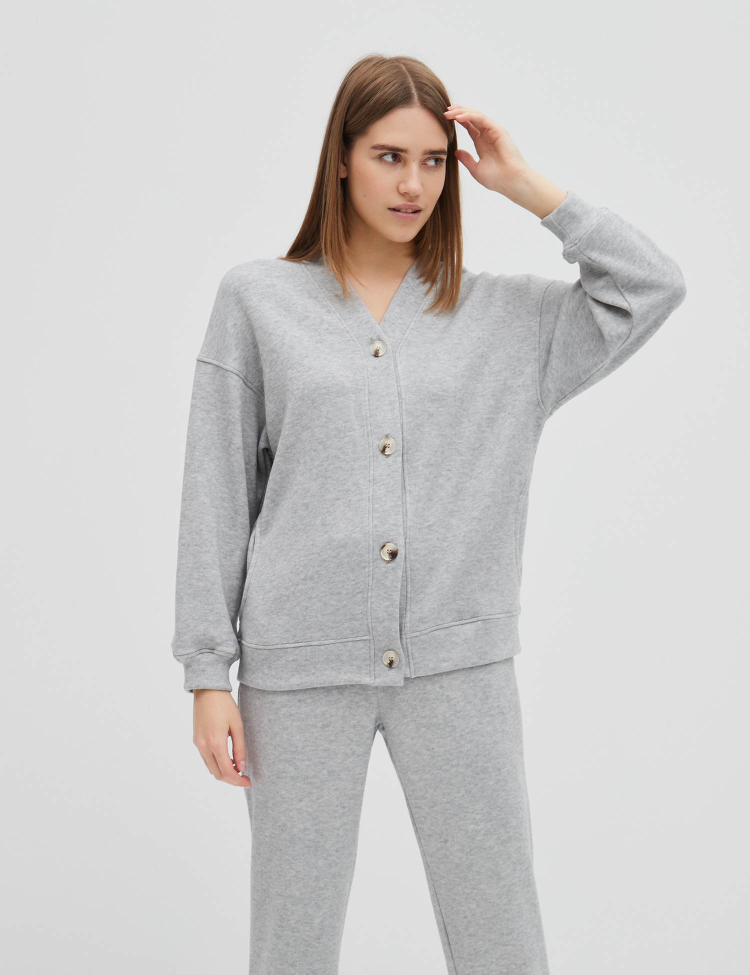 Картинка Жіночий сірий костюм