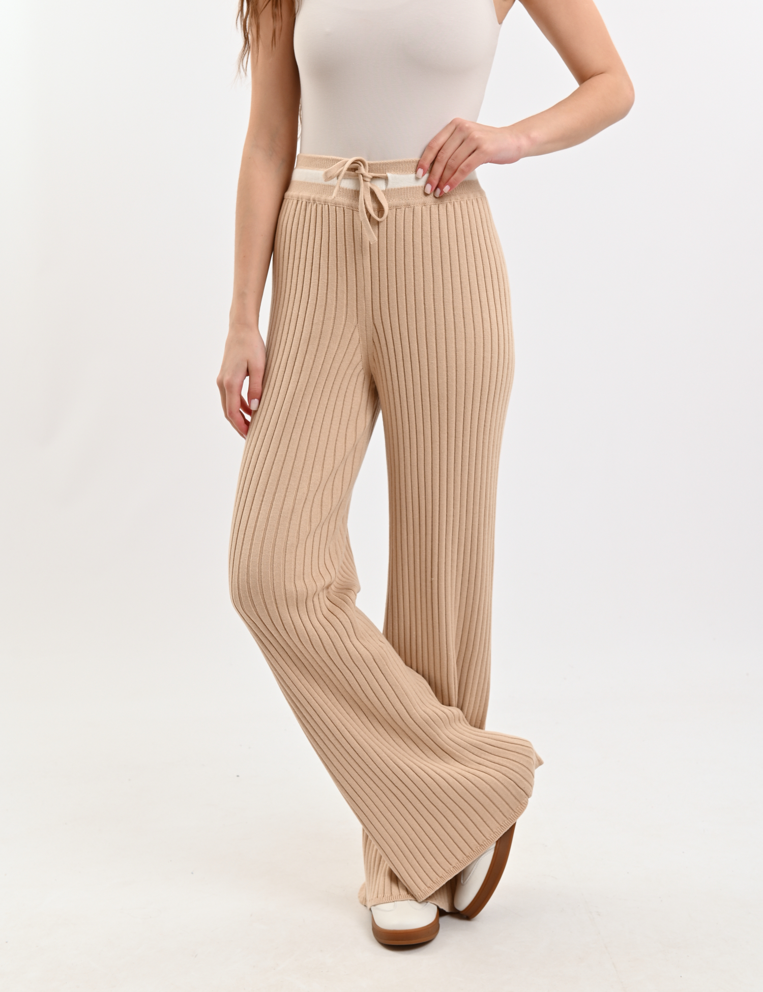 Картинка Брюки бежеві в рубчик