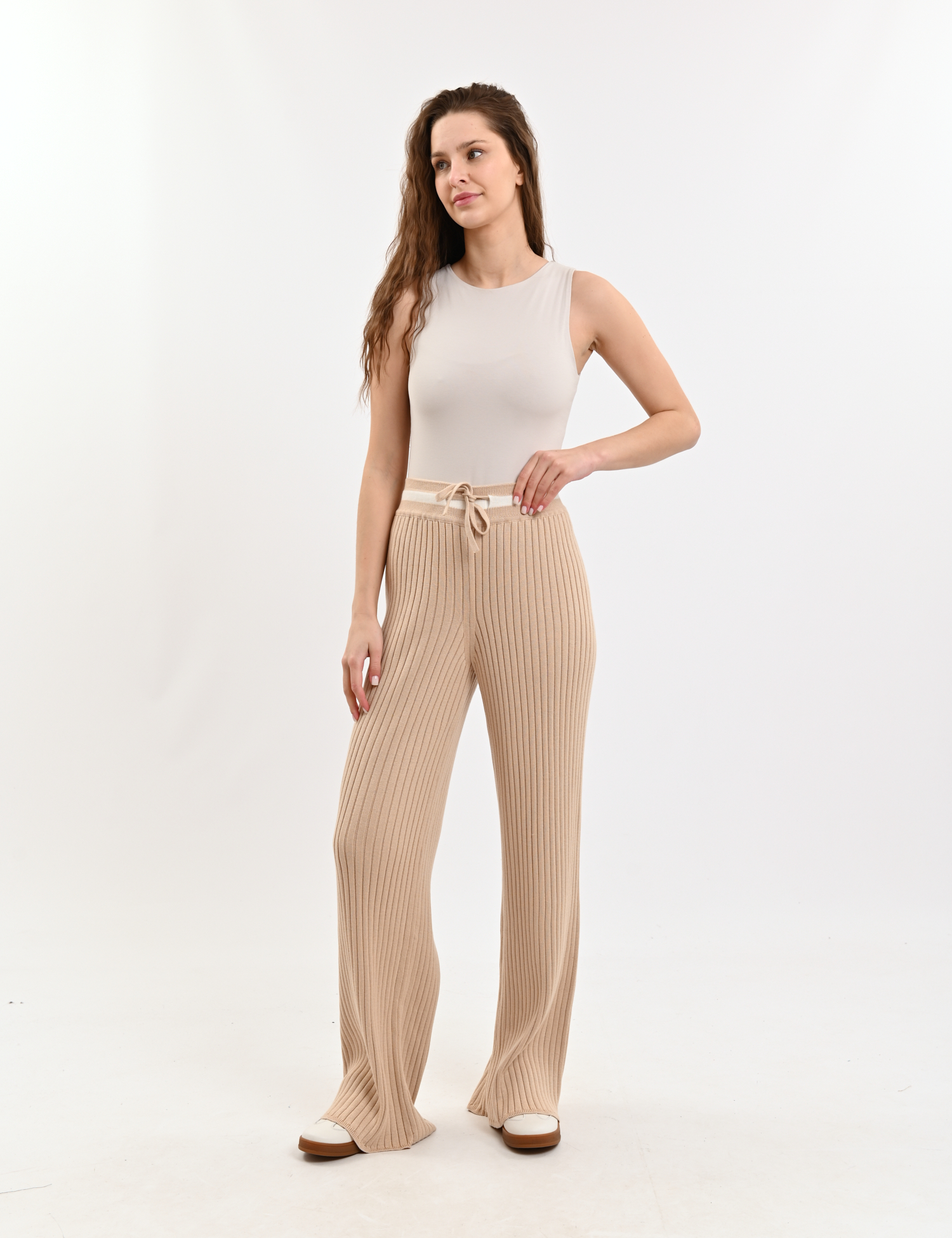 Картинка Брюки бежеві в рубчик