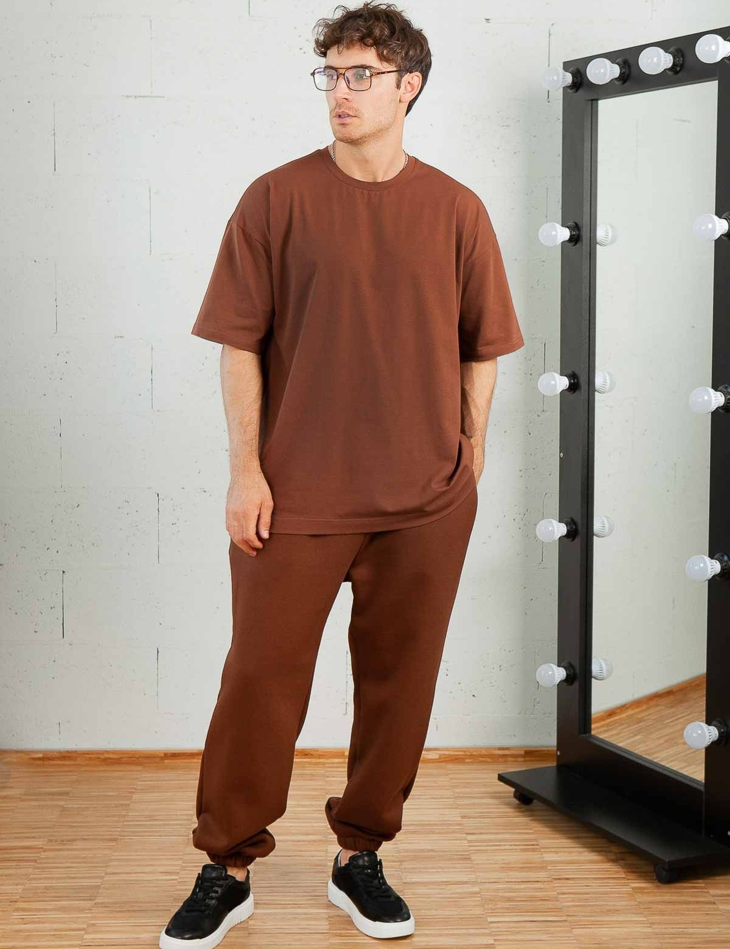 Картинка Футболка темно-коричнева oversize