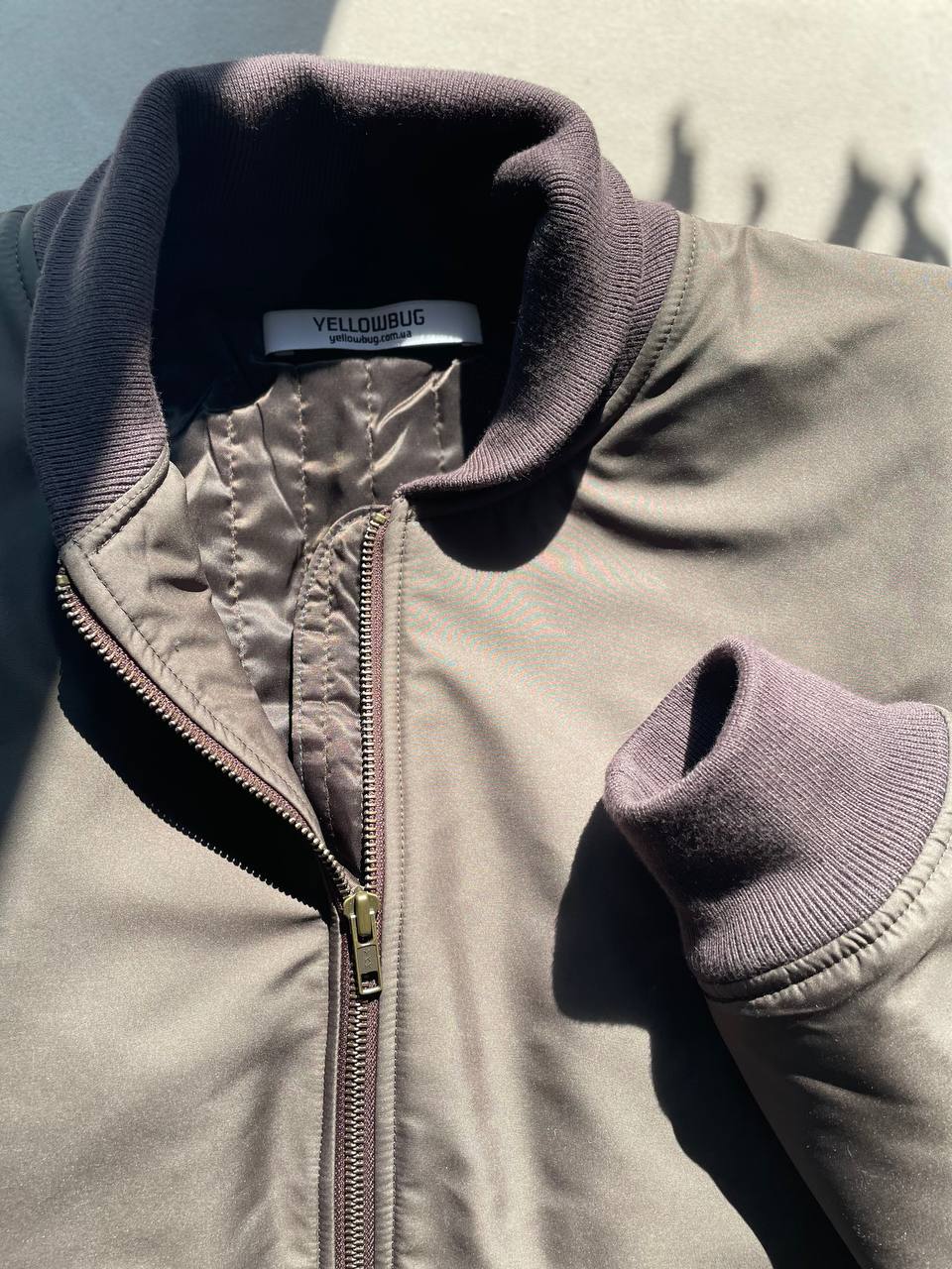 Картинка Бомбер зелено-коричневий