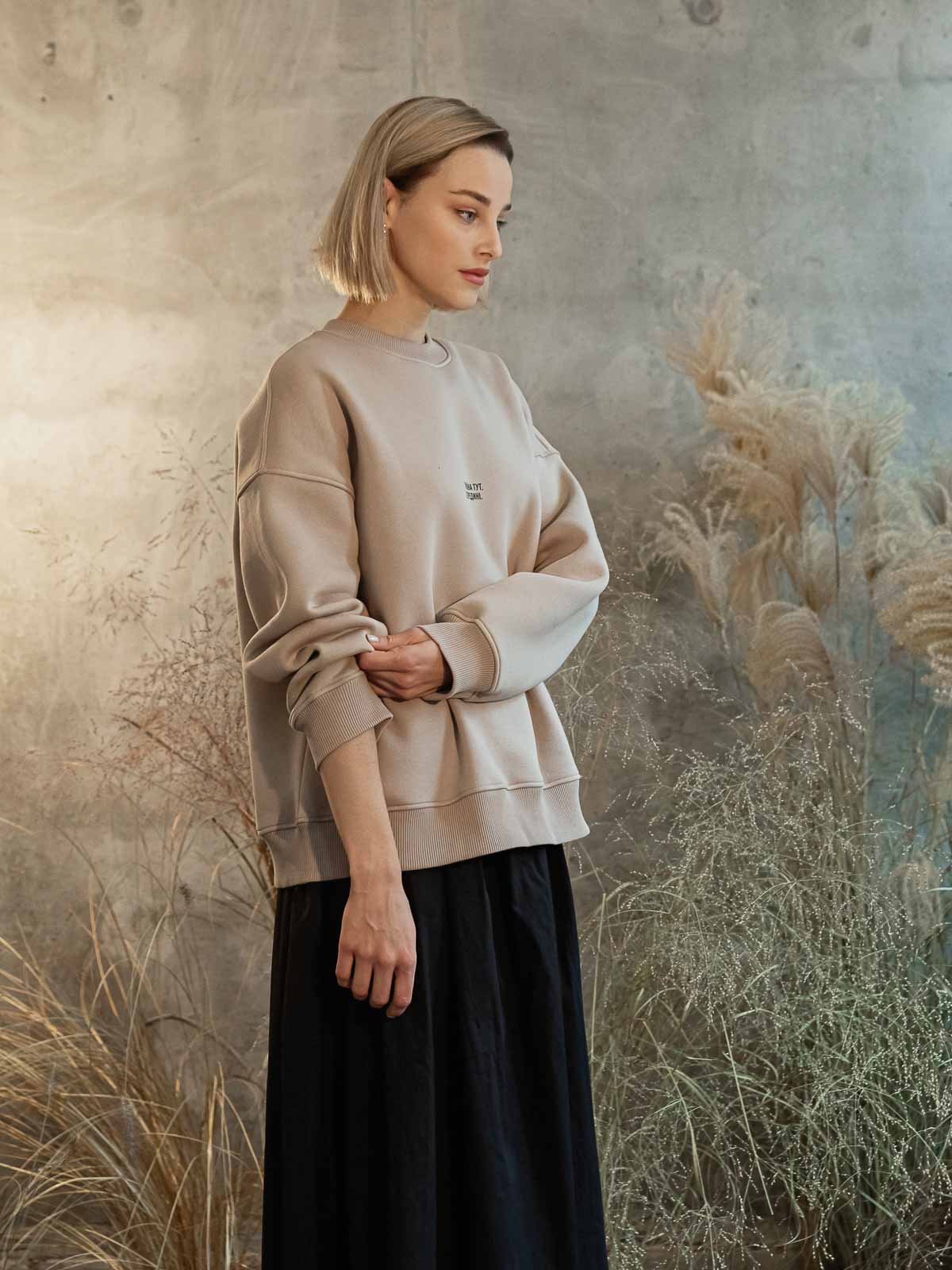 Картинка Бежевий світшот "Україна тут всередині"