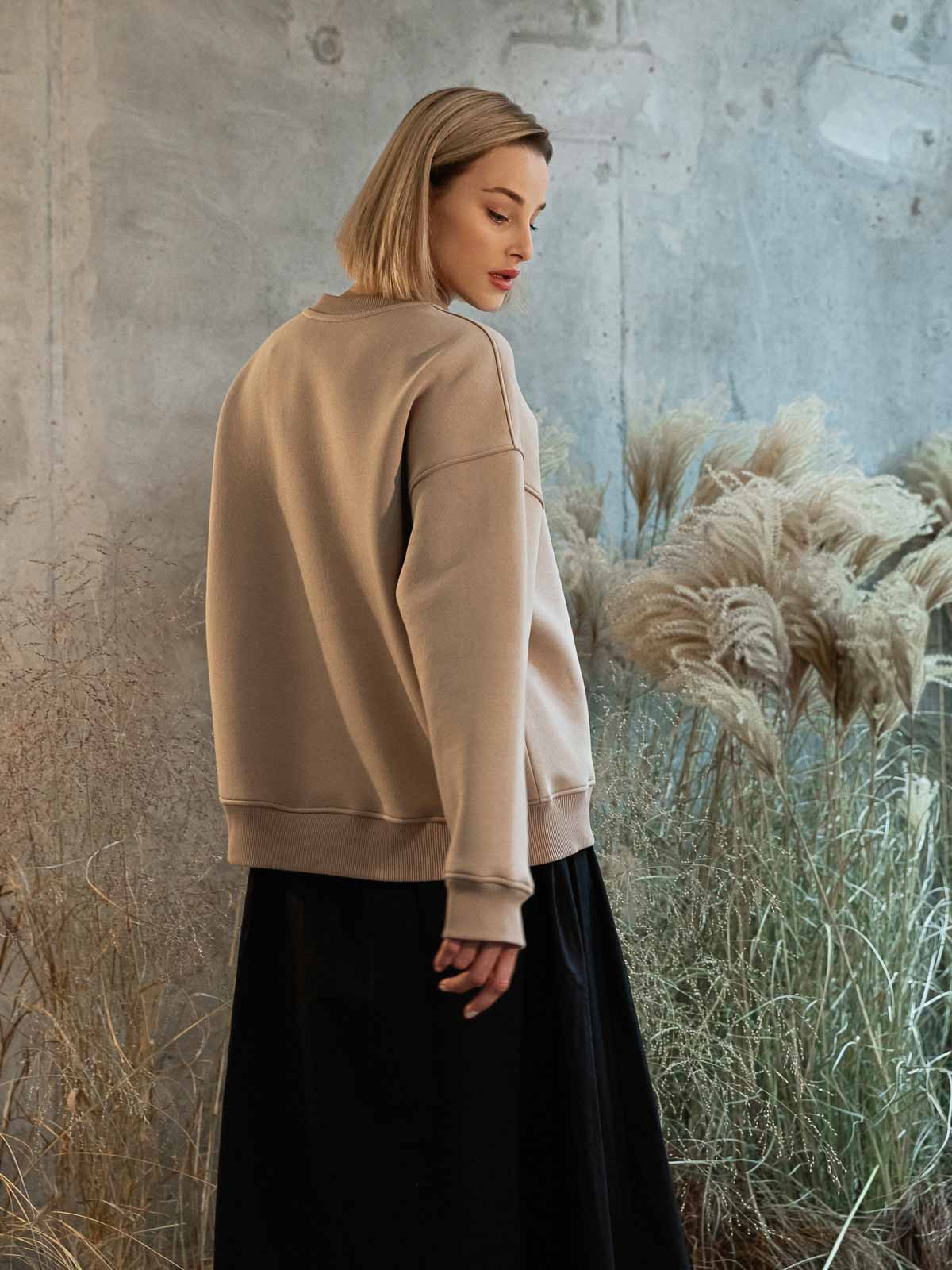 Картинка Бежевий світшот "Україна тут всередині"