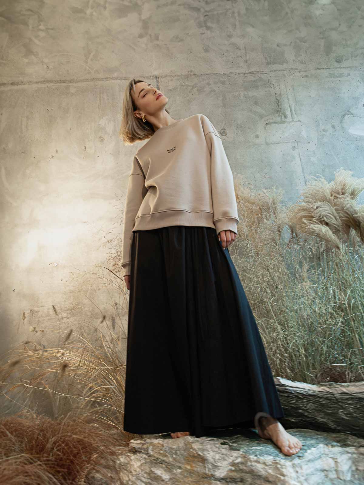 Картинка Бежевий світшот "Україна тут всередині"