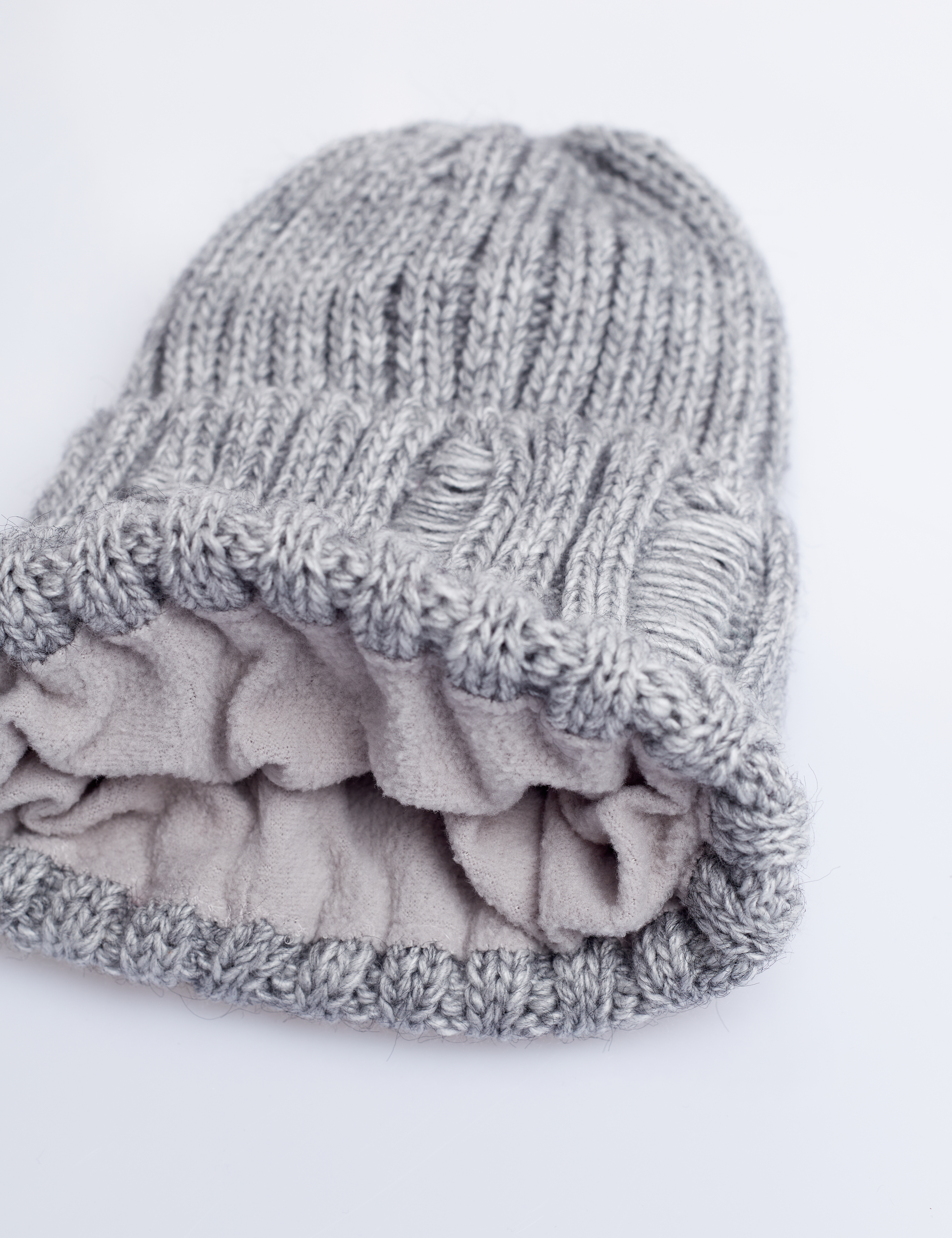 Картинка Світло-сіра утеплена шапка