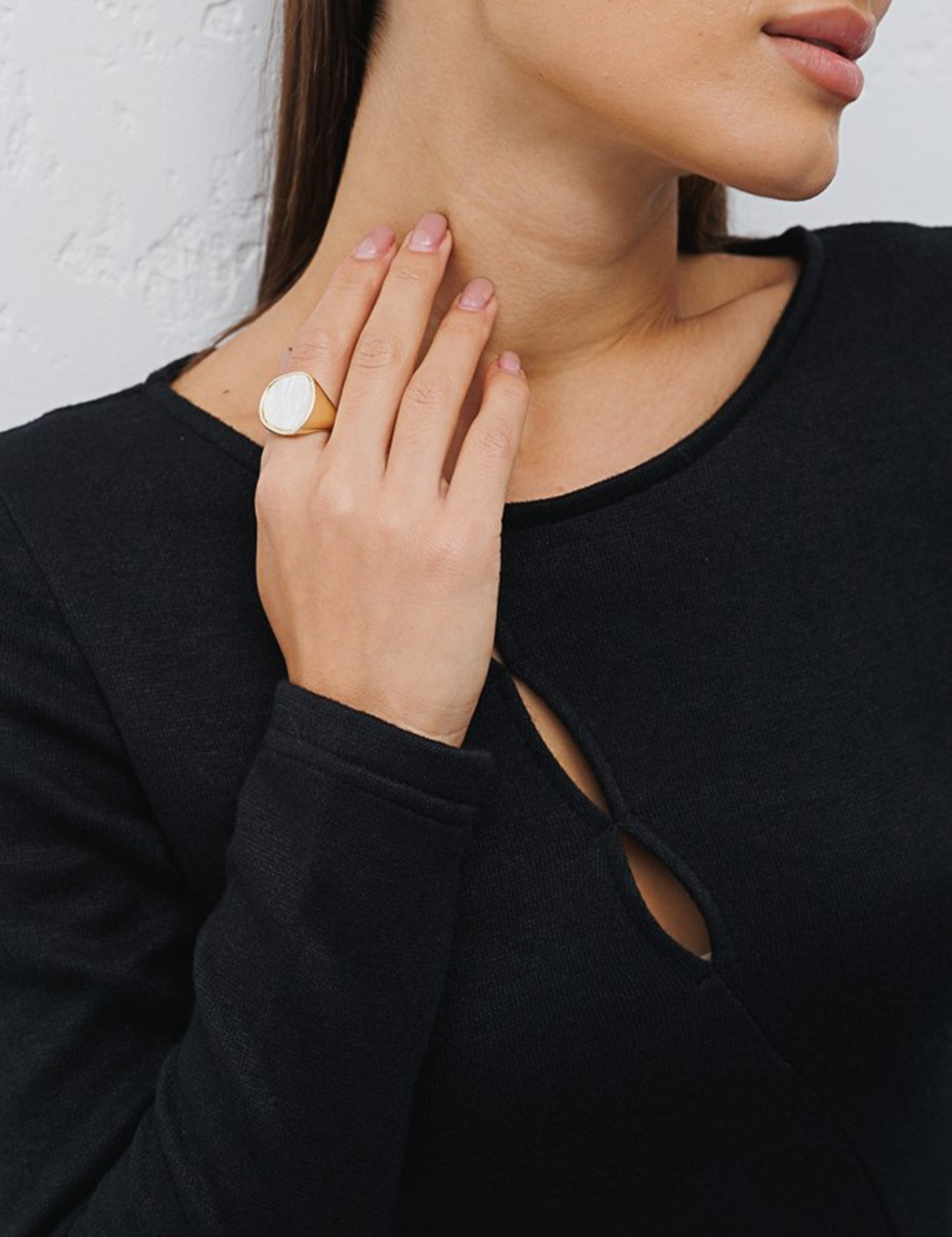 Картинка Сукня чорна з вирізами