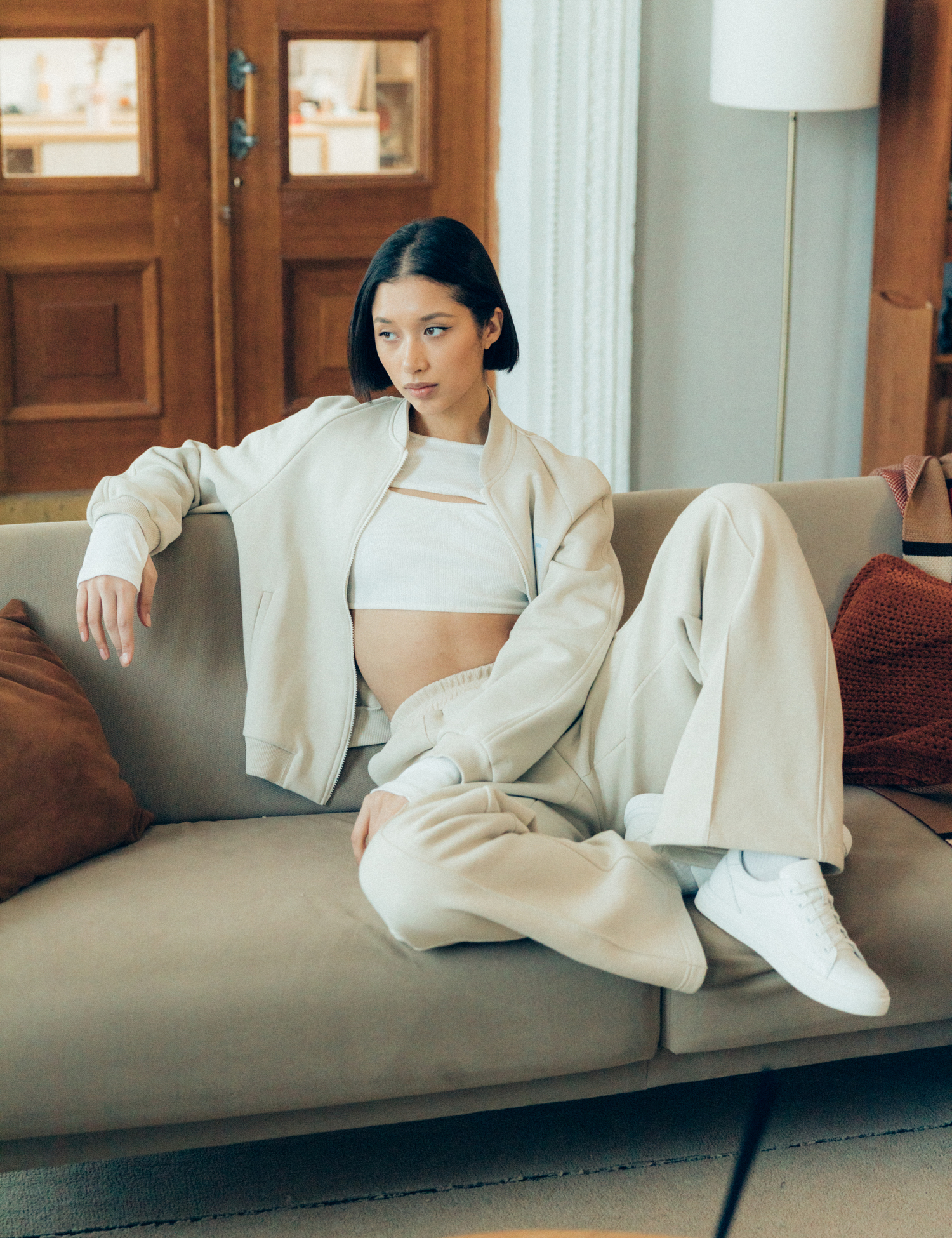 Картинка Кофта-бомбер бежева