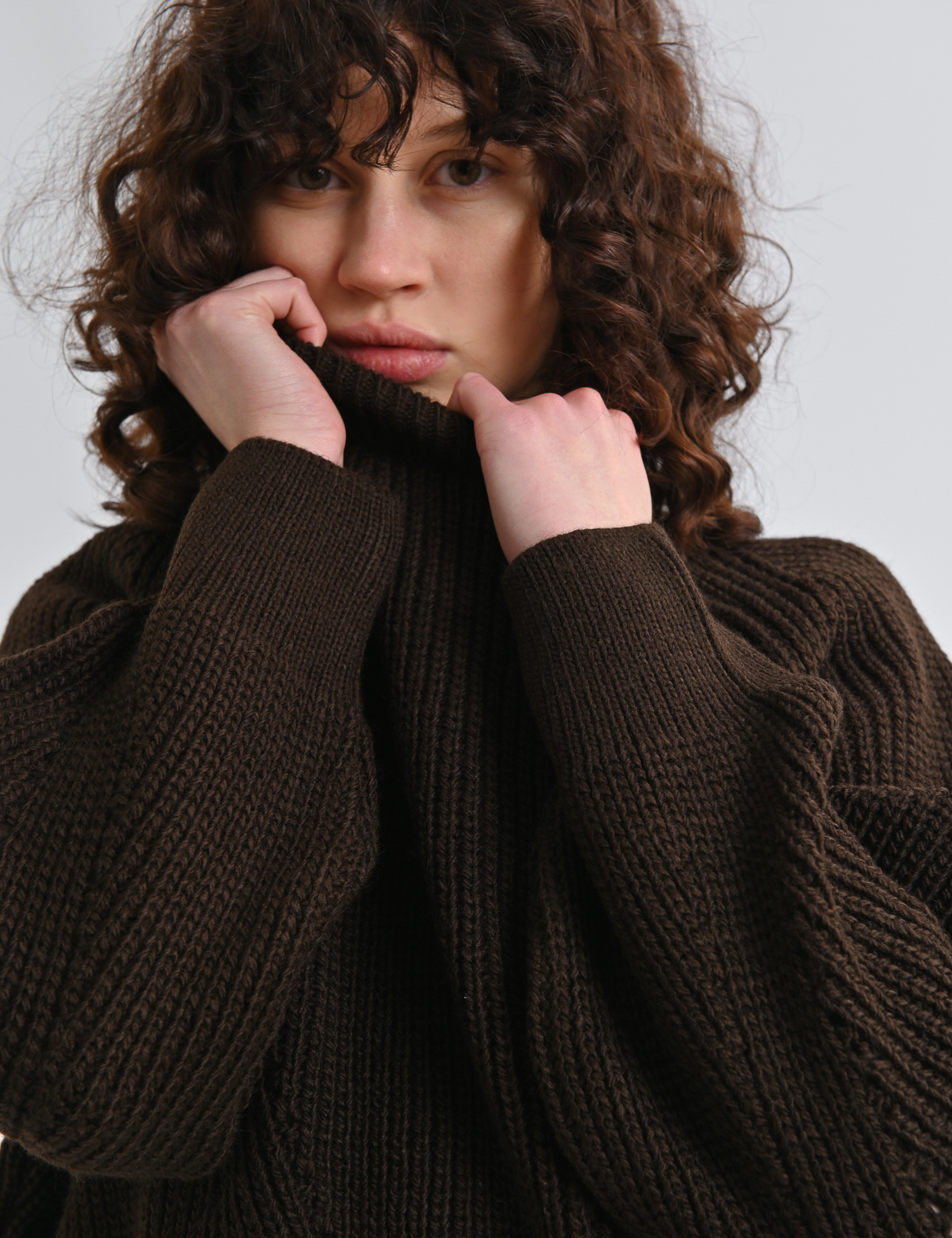 Картинка Светр темно-коричневий