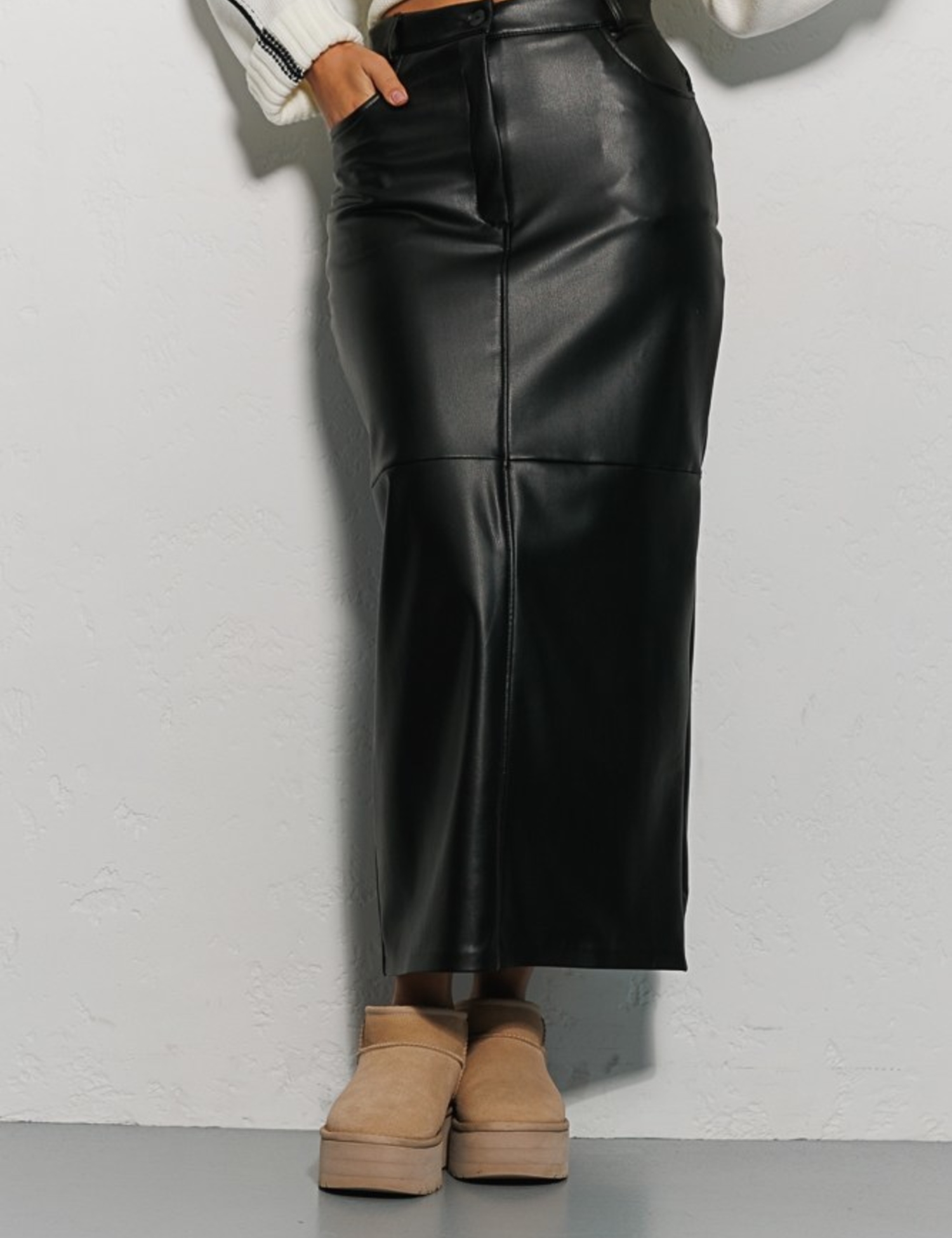 Картинка Чорна спідниця-олівець